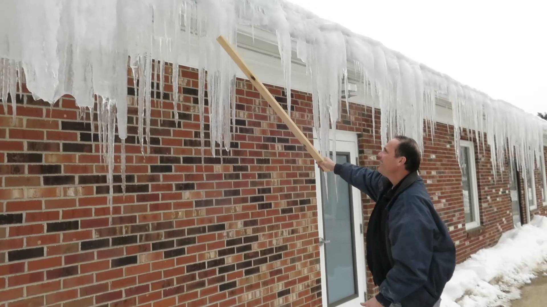 Worlds biggest Icicles (Dangerous) - YouTube