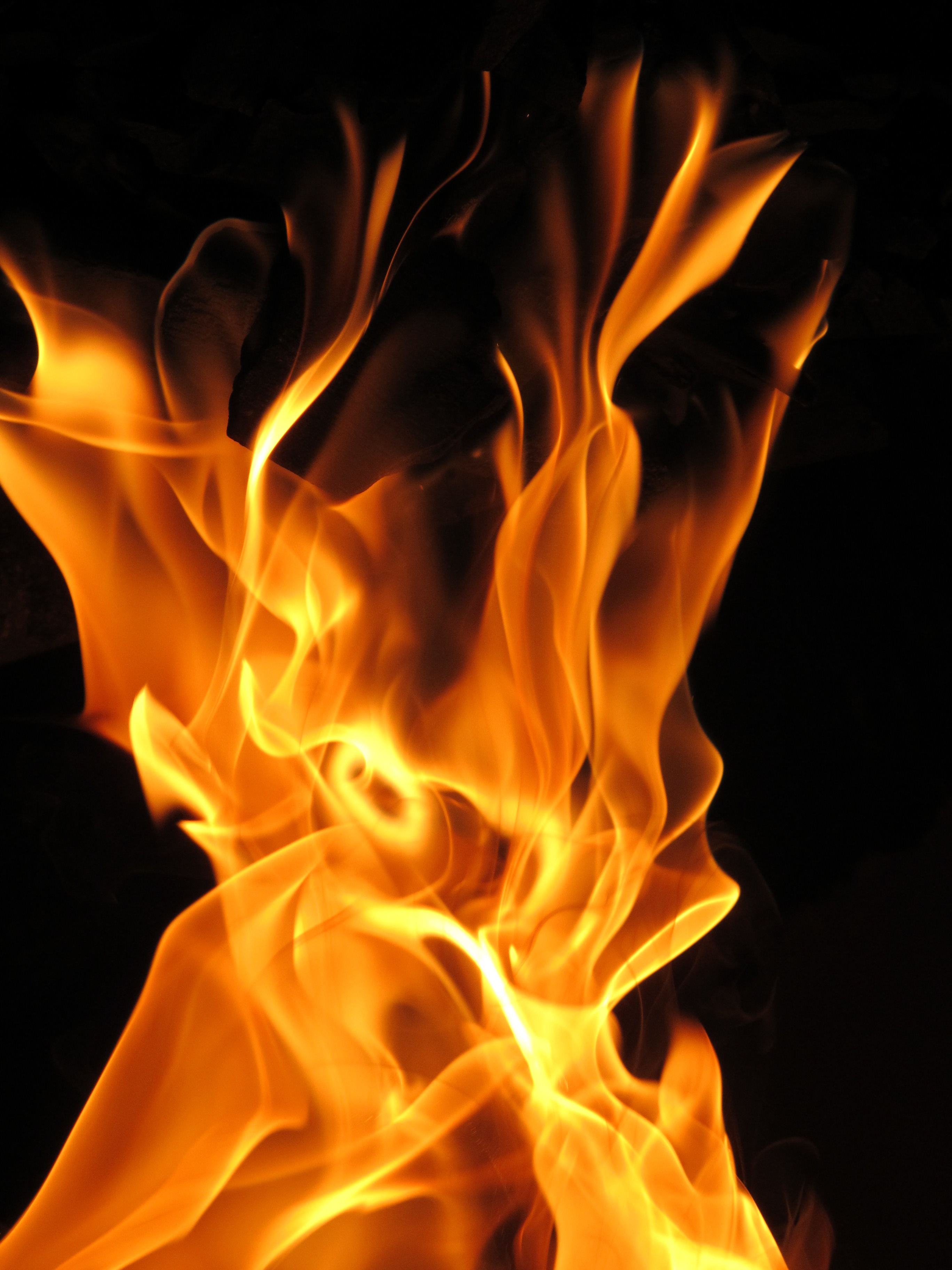 File:Fire in the dark.JPG - Wikimedia Commons
