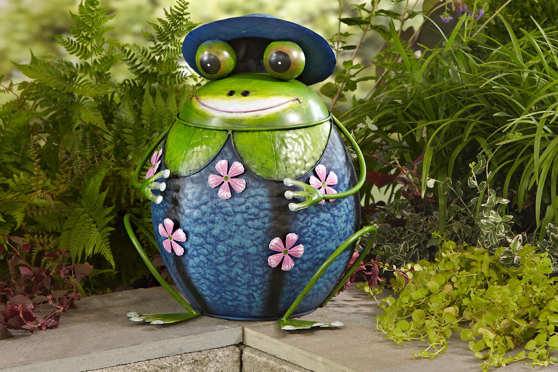 Essential Garden Large Metal Frog - Outdoor Living - Outdoor Decor ...