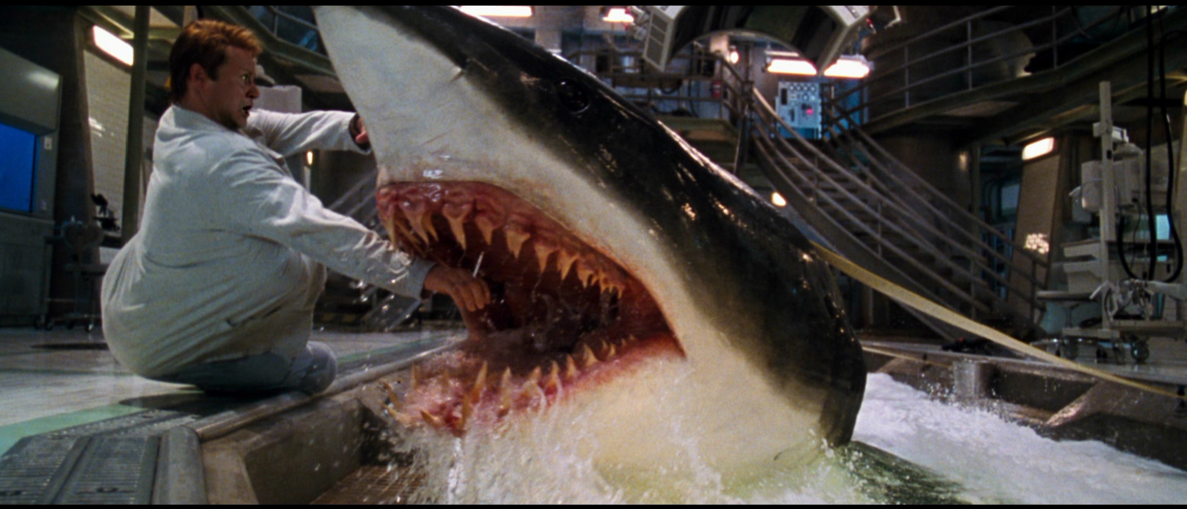 Лучшие новинки про акул. Глубокое синее море Deep Blue Sea (1999). Стеллан Скарсгард глубокое синее море.