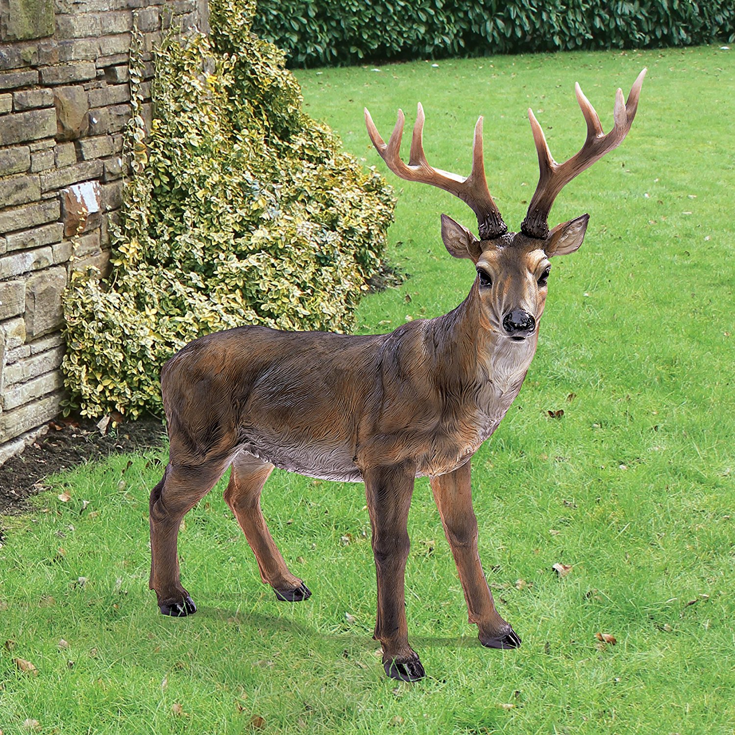 Amazon.com : Design Toscano Big Rack Buck Deer Garden Decoy Animal ...