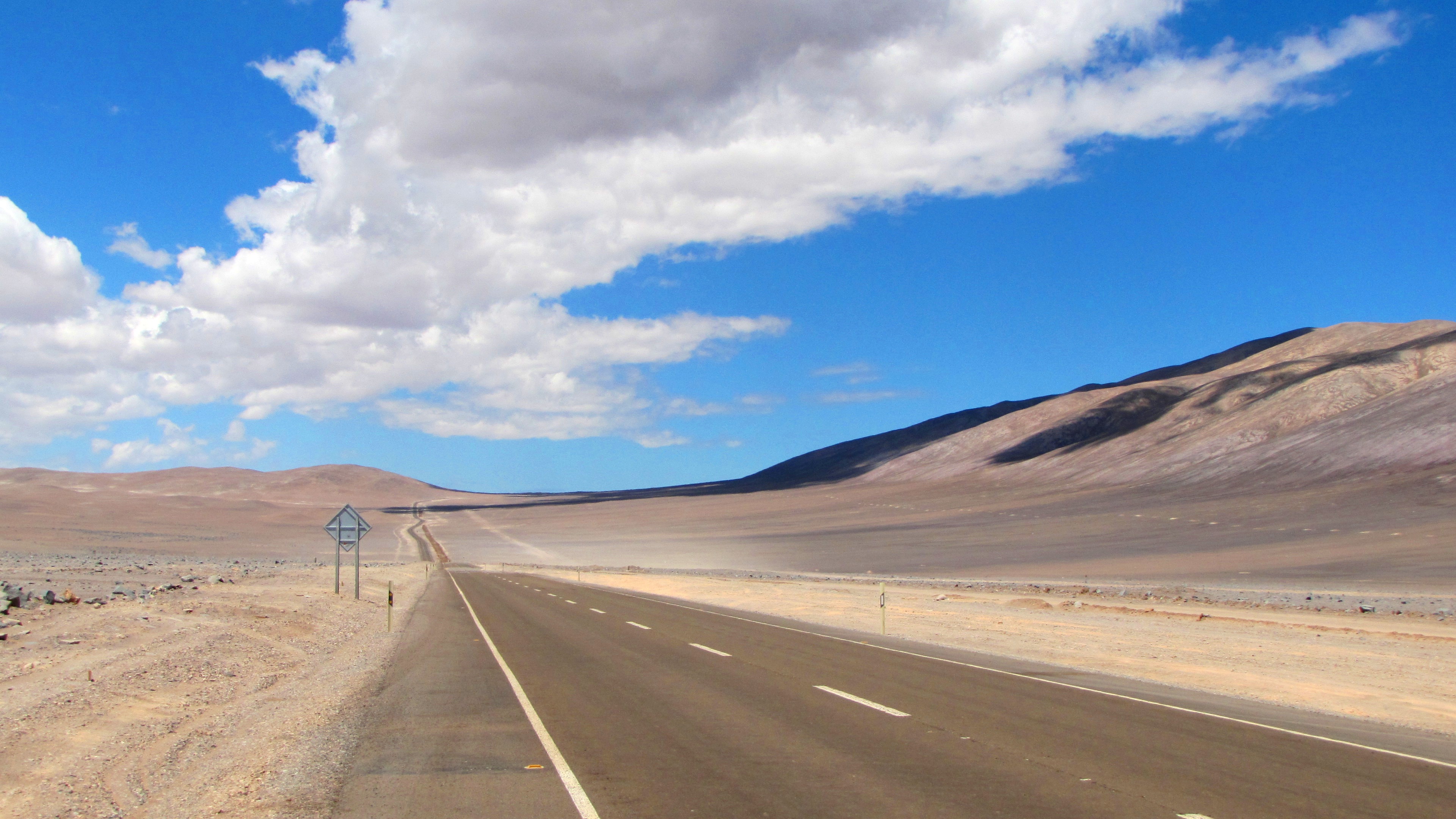 File:Desert road near Paranal.JPG - Wikimedia Commons