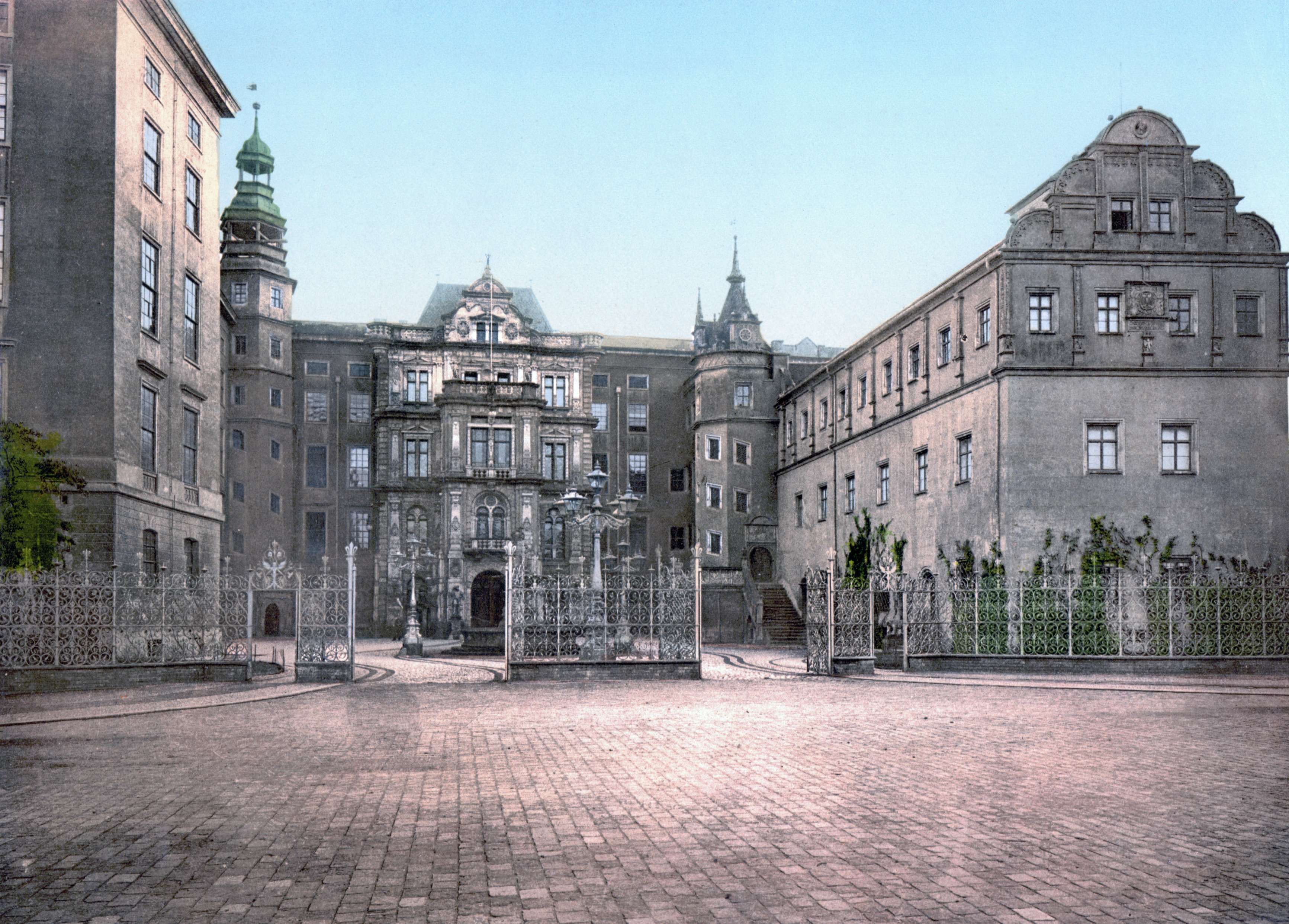 File:Dessau Schloss 1900.jpg - Wikimedia Commons