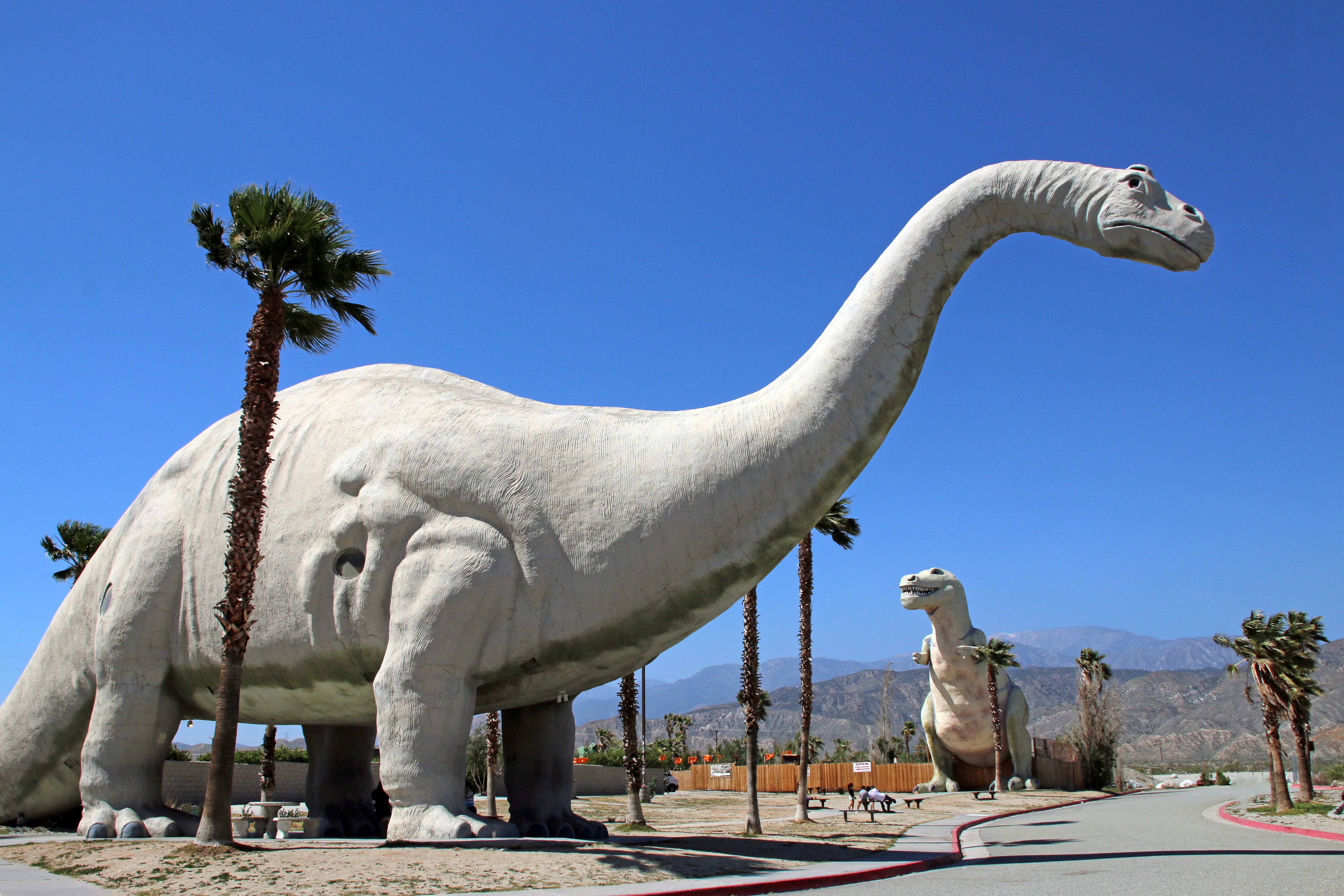 Apatosaurus Dinosaur Statue near Palm Springs, California | naturetime