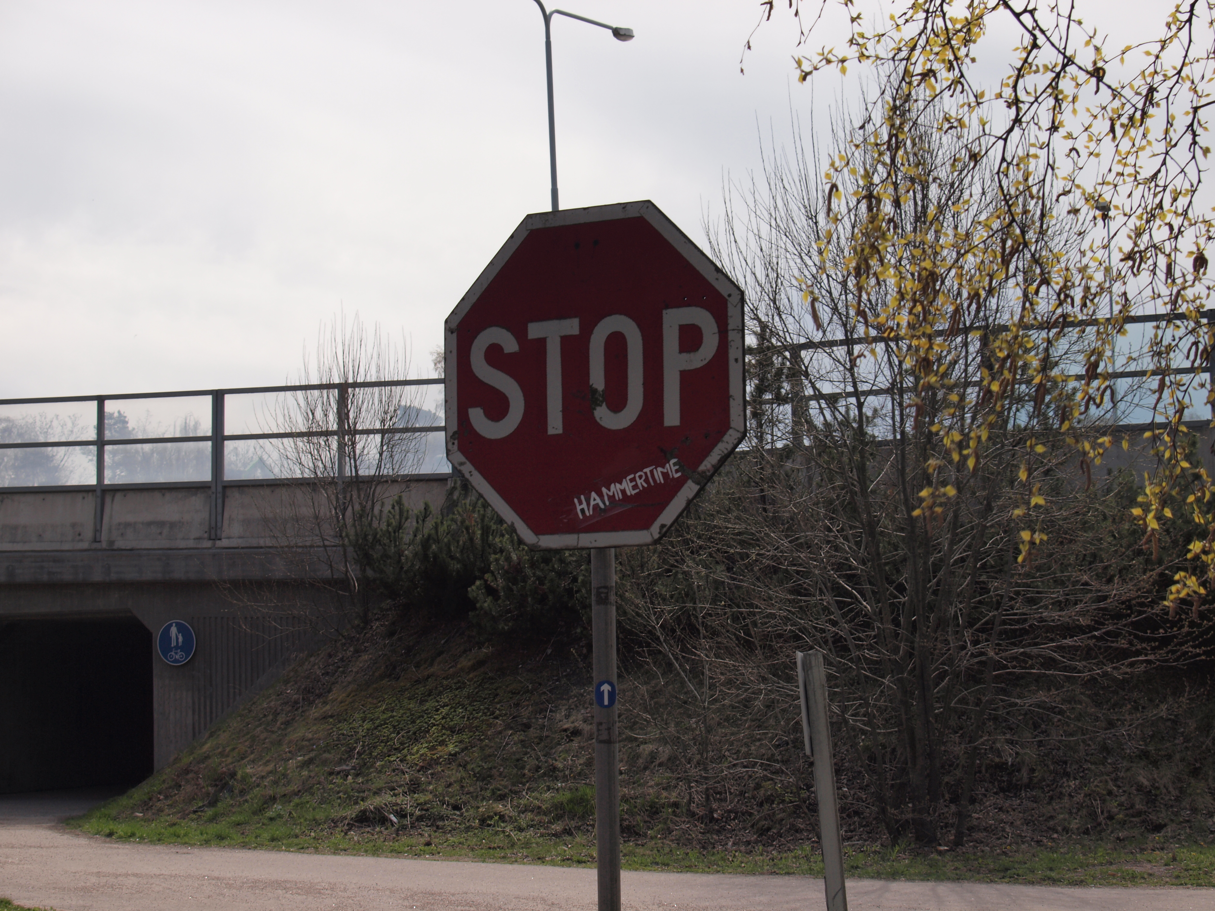 File:Hammertime stop sign near Espoo.jpg - Wikimedia Commons