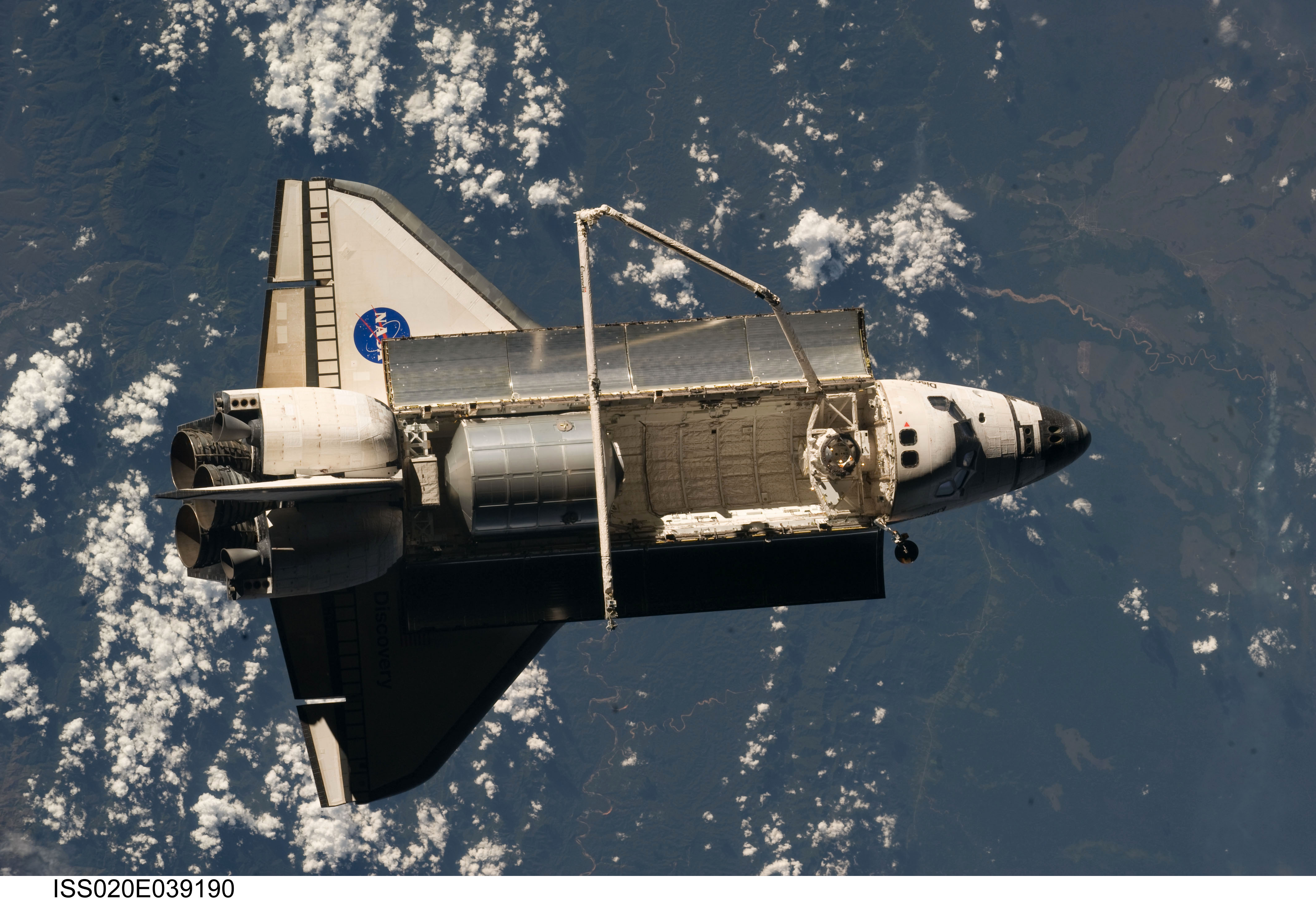 Space in Images - 2009 - 09 - Space Shuttle Discovery during the STS ...