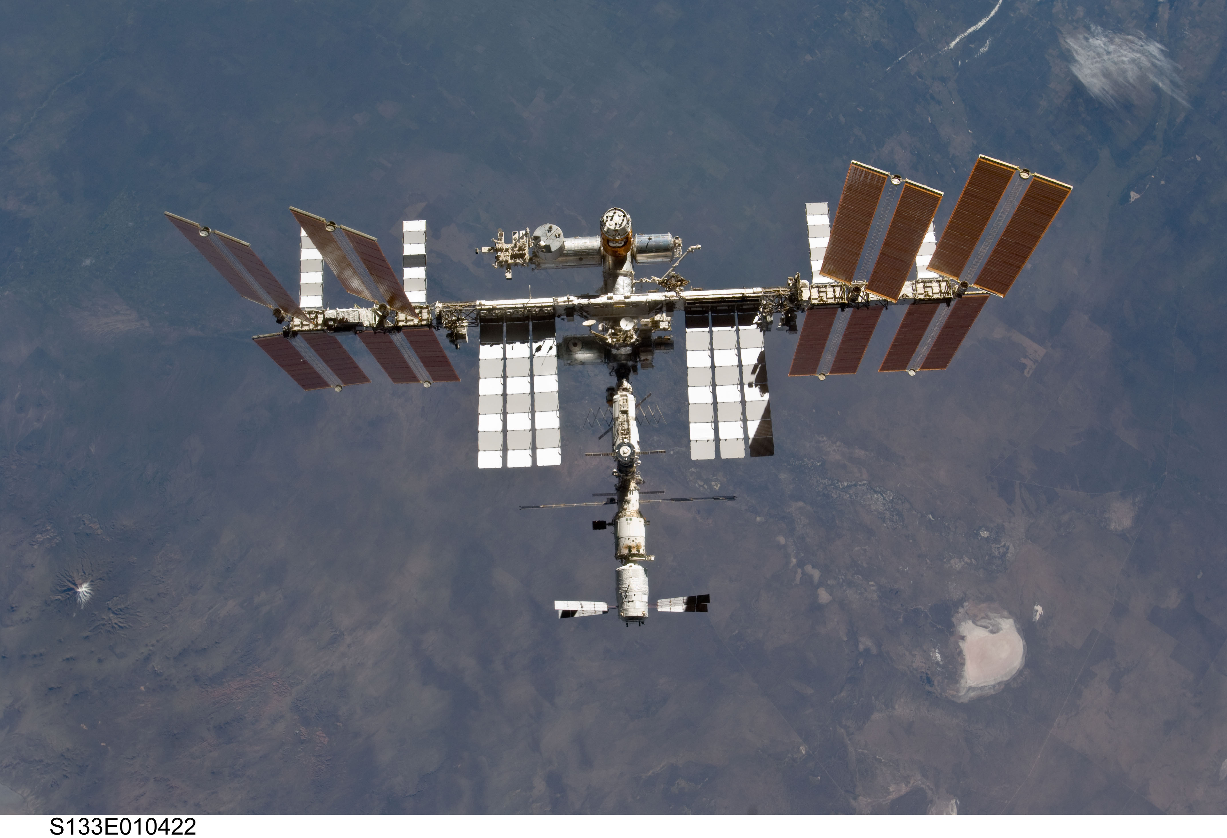 Space in Images - 2011 - 03 - ISS seen from Space Shuttle Discovery