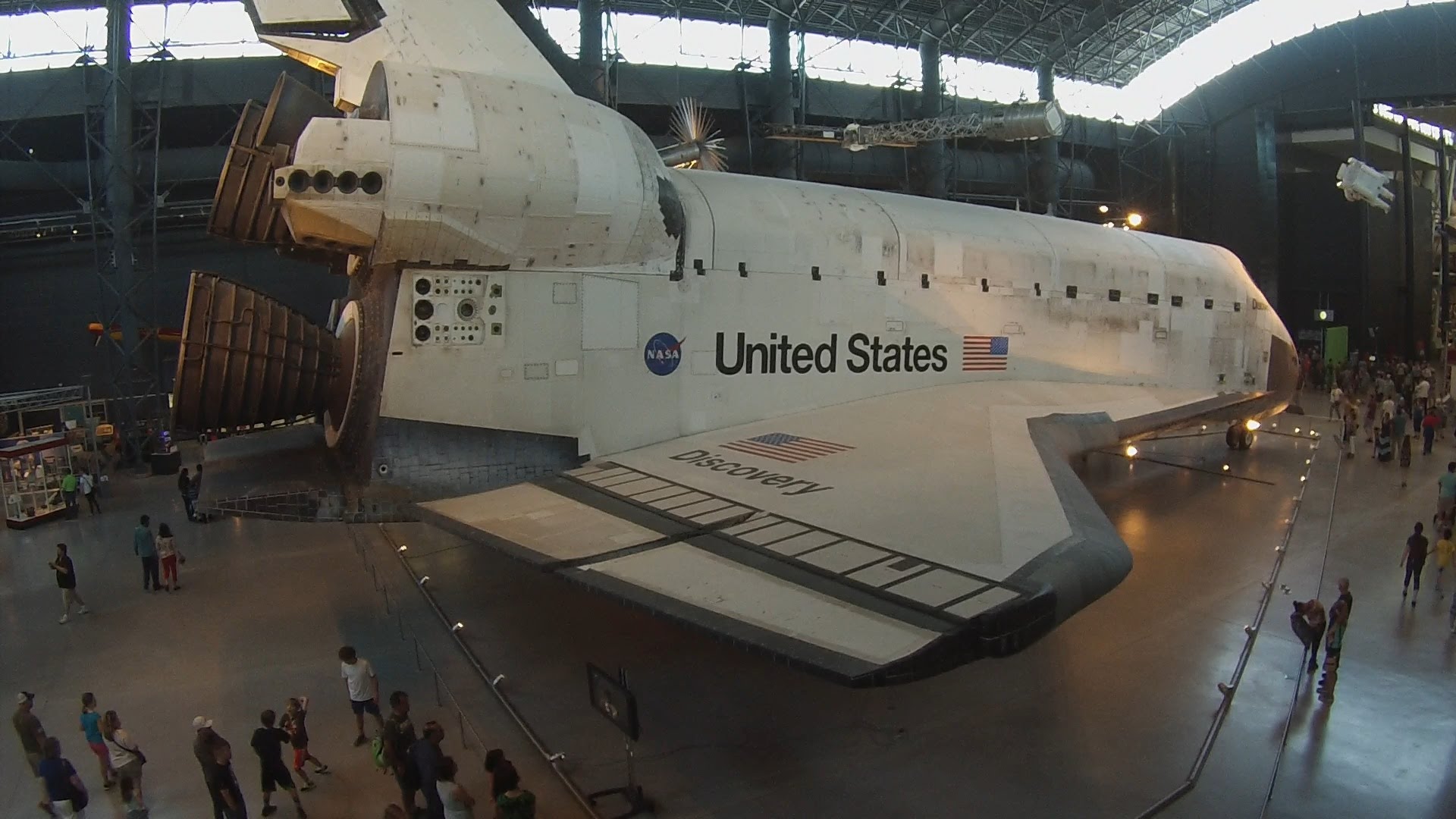 Space Shuttle Discovery @ Steven F Udvar-Hazy Center - Smithsonian ...