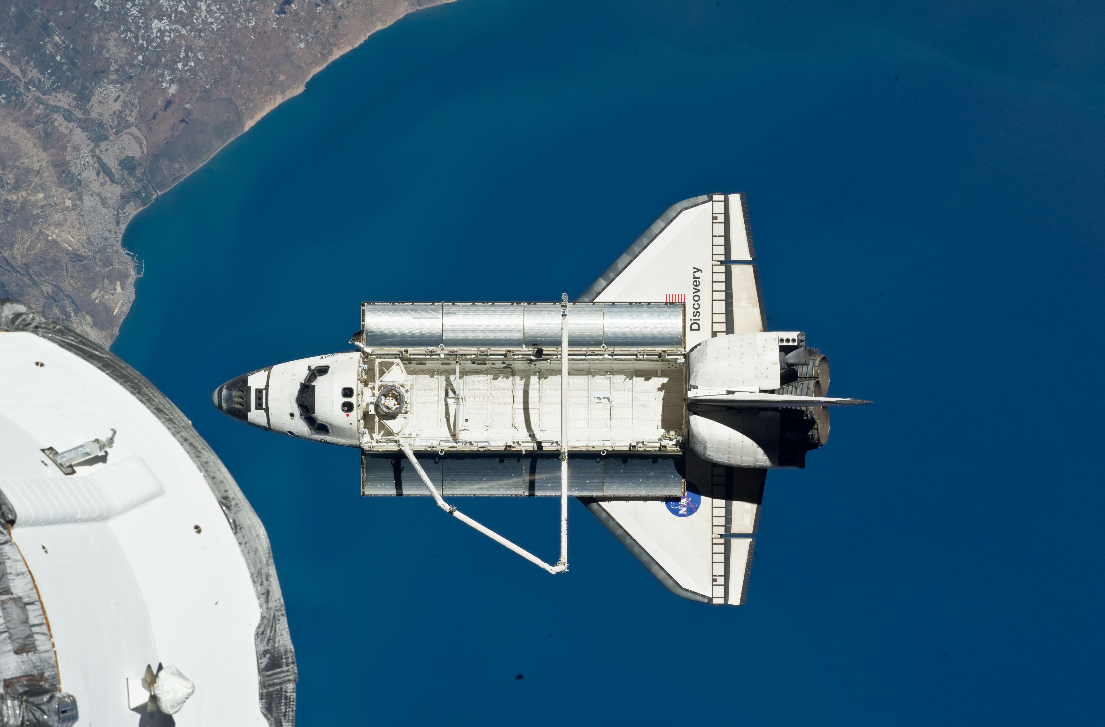 Space Shuttle Discovery: Leaving ISS | Newsdesk