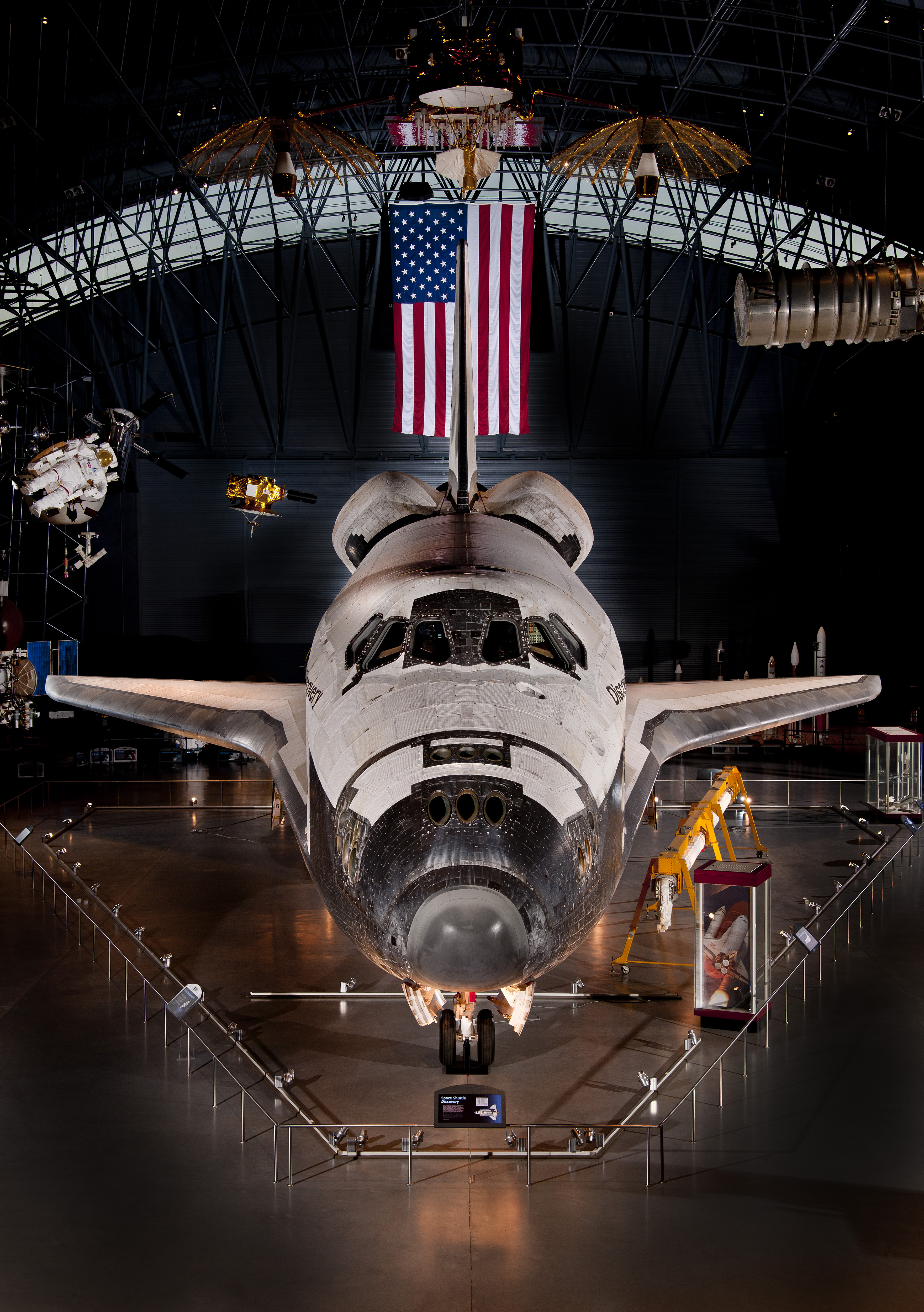 Space Shuttle Discovery in Hangar | Newsdesk