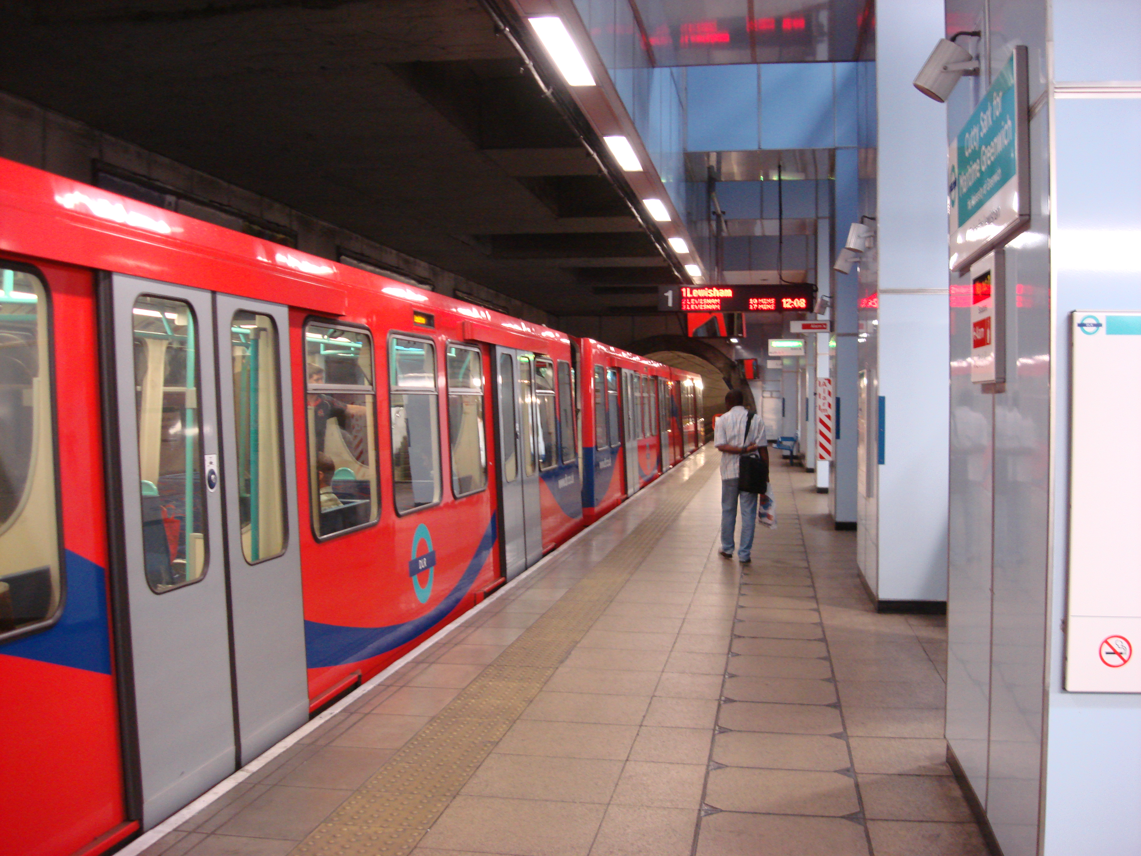 File:Cutty Sark DLR station platform 1 and train.jpg - Wikimedia Commons