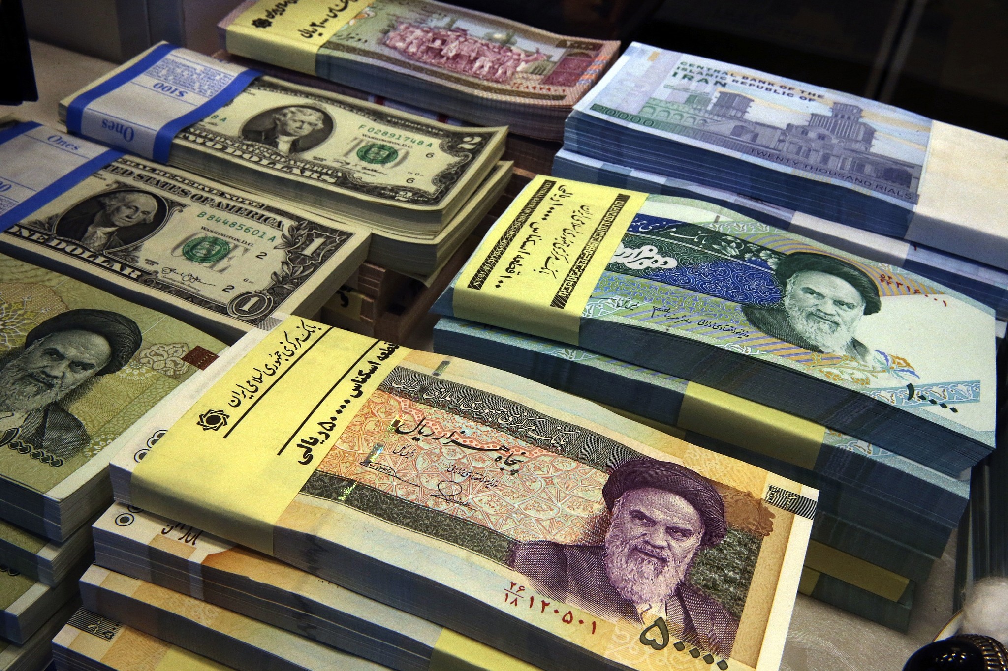 Iran currency hits record low, crashing through 50,000 rial to the ...