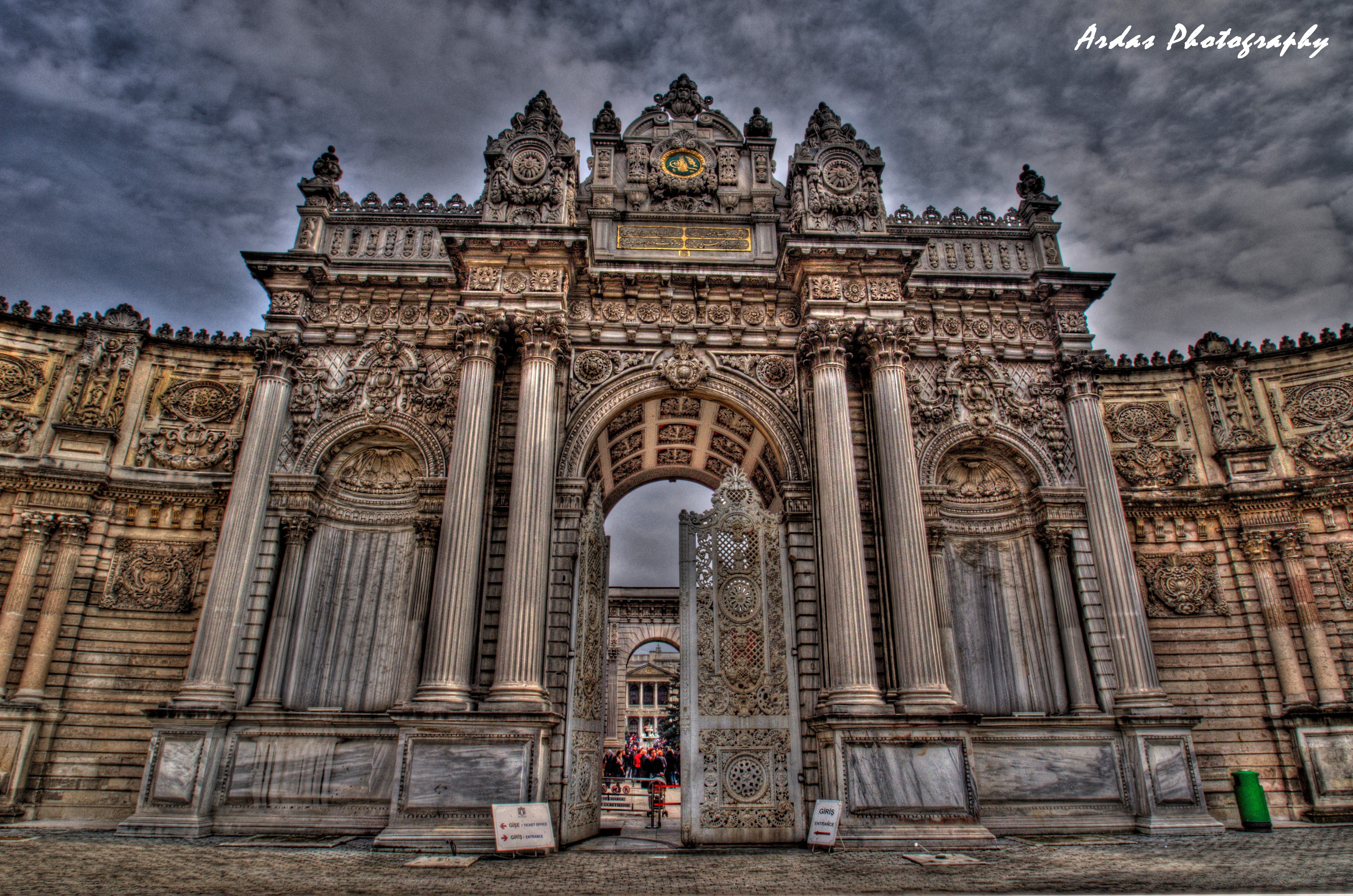 Dolmabahçe Palace | HDR creme