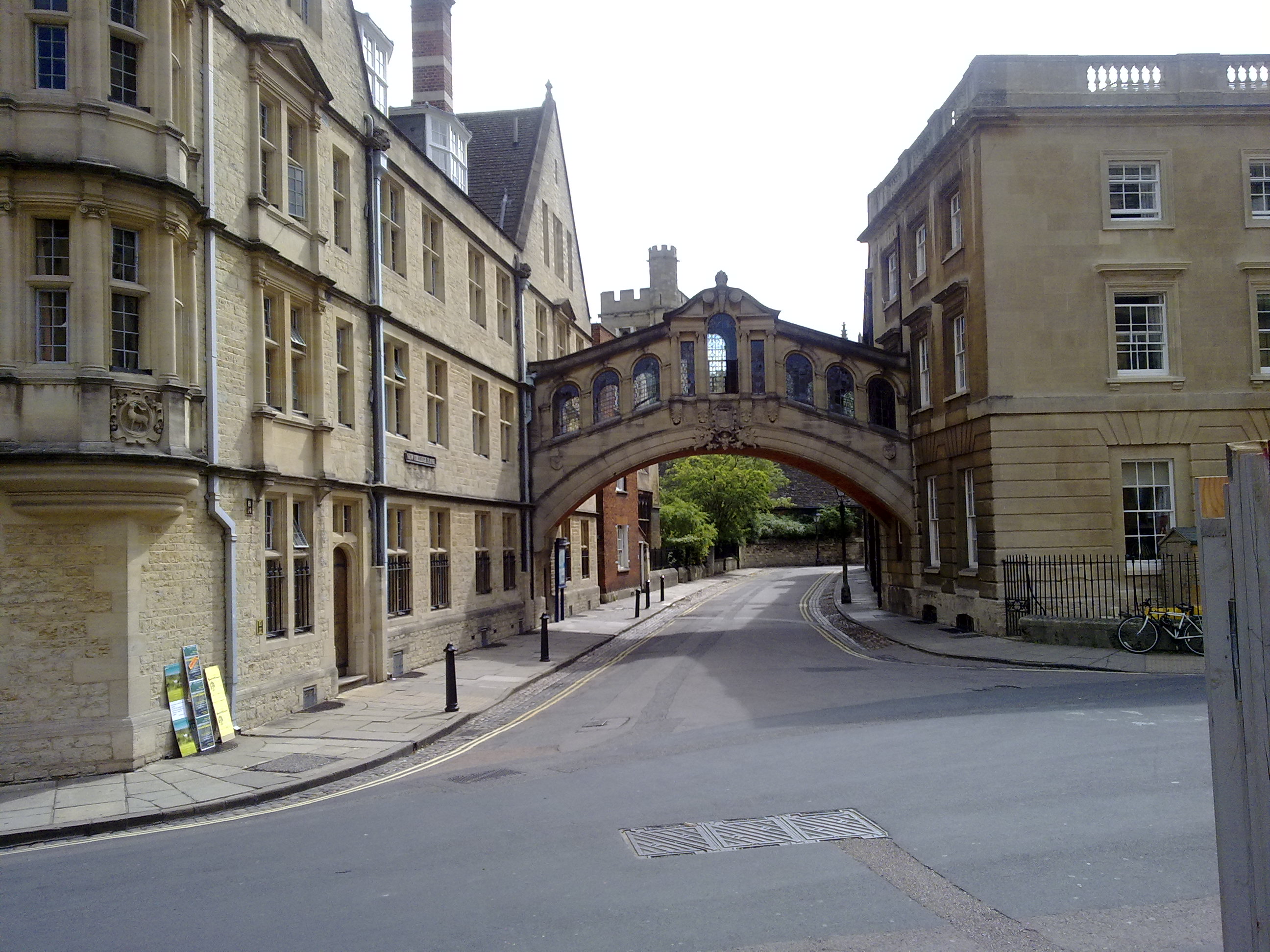 File:Looking down the start of New College Lane from Catte Street ...