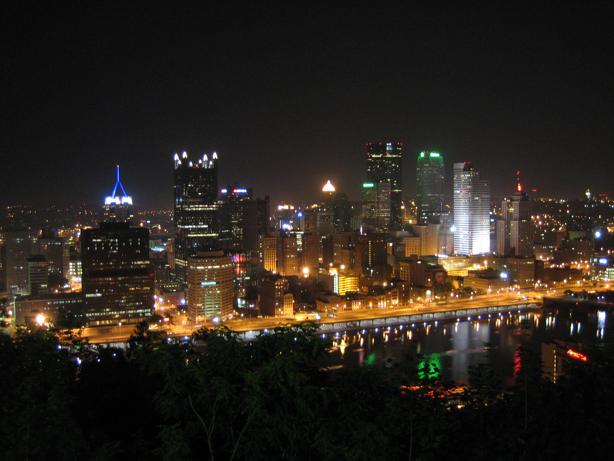 File:Pittsburgh Downtown at night.jpg - Wikimedia Commons