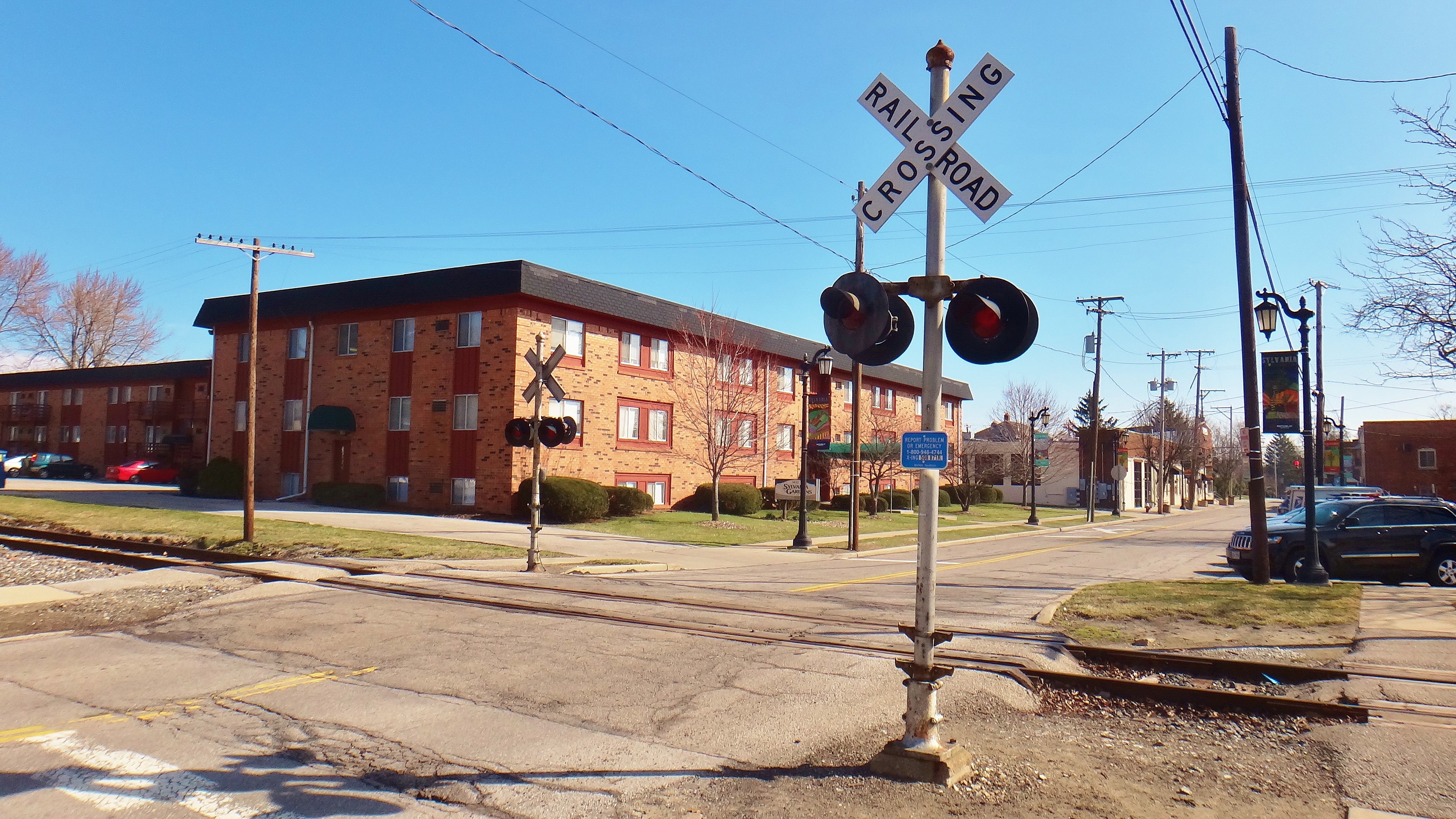 File:Downtown Sylvania, Ohio railroad crossing.JPG - Wikimedia Commons