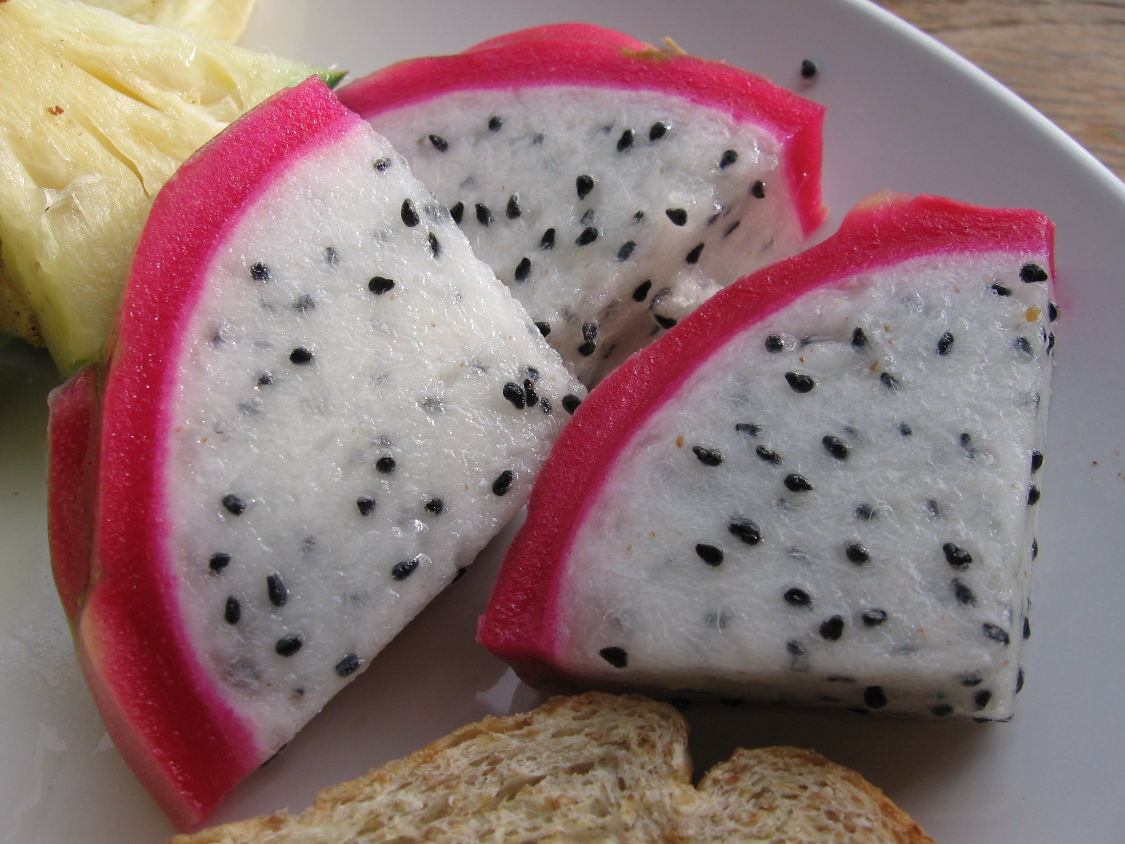 File:Slices of Dragon fruit.JPG - Wikimedia Commons