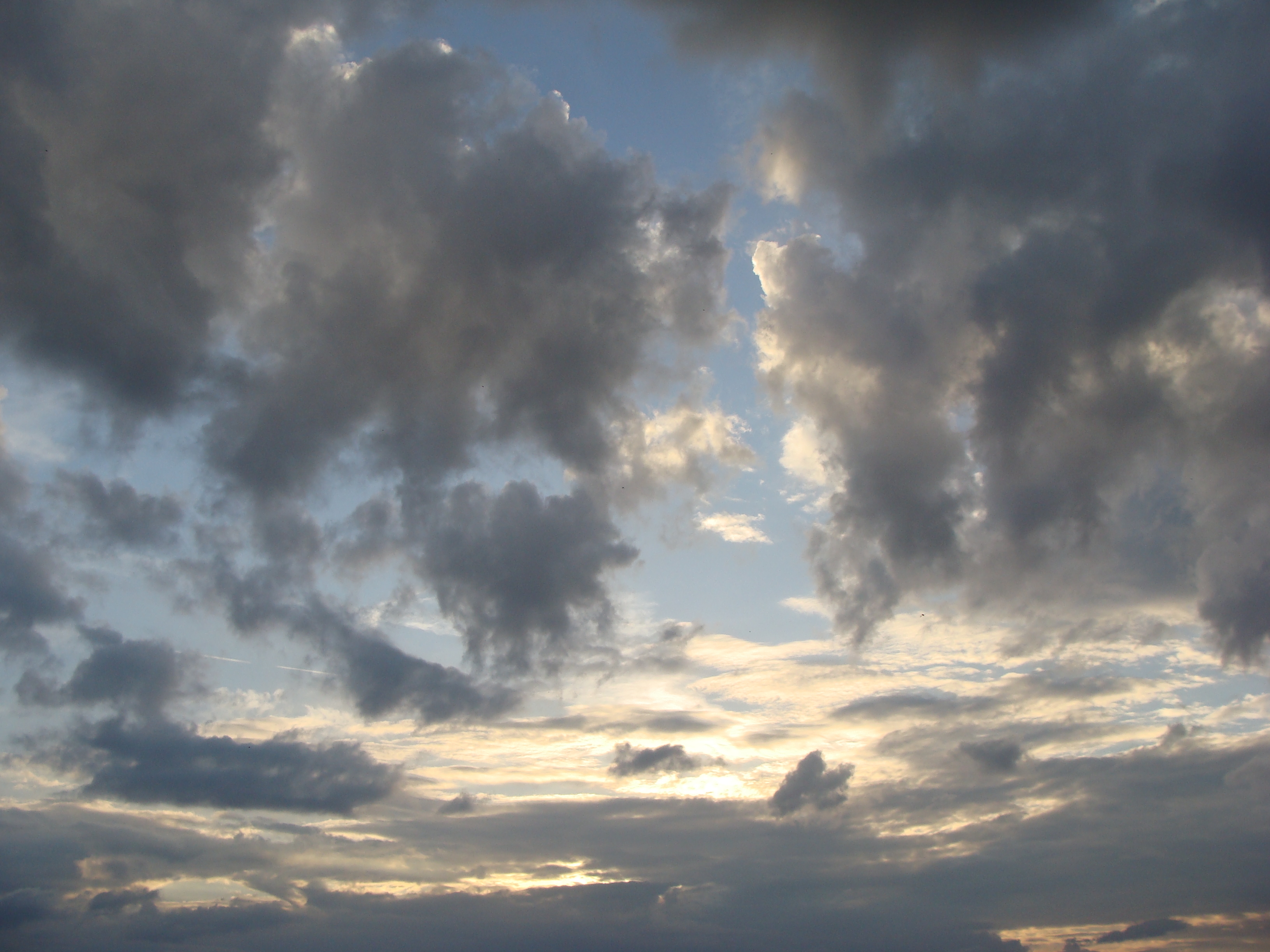 Dramatic sky | photo page - everystockphoto