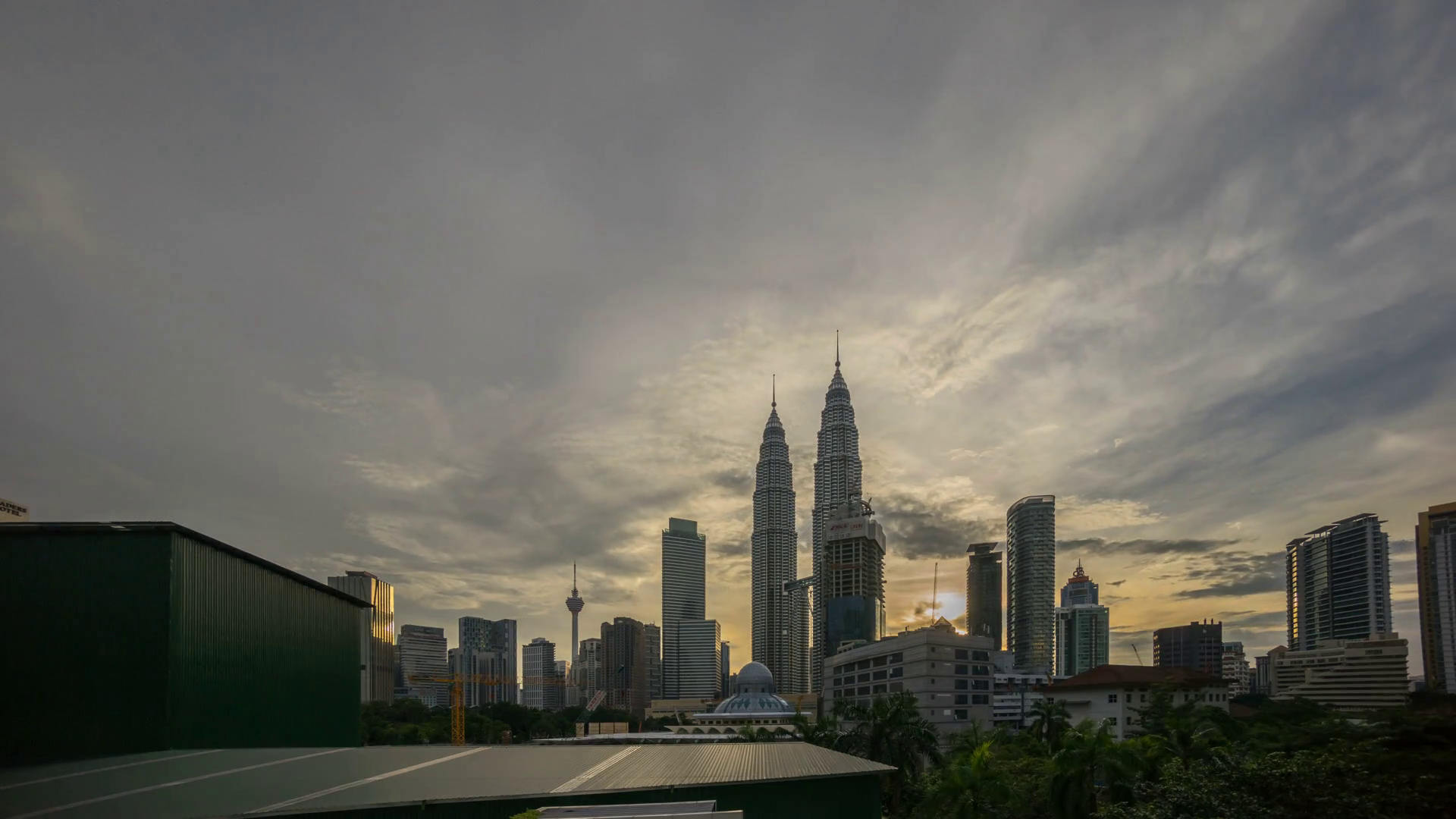 Timelapse of dramatic sunset over Petronas Twin Towers, Suria KLCC ...