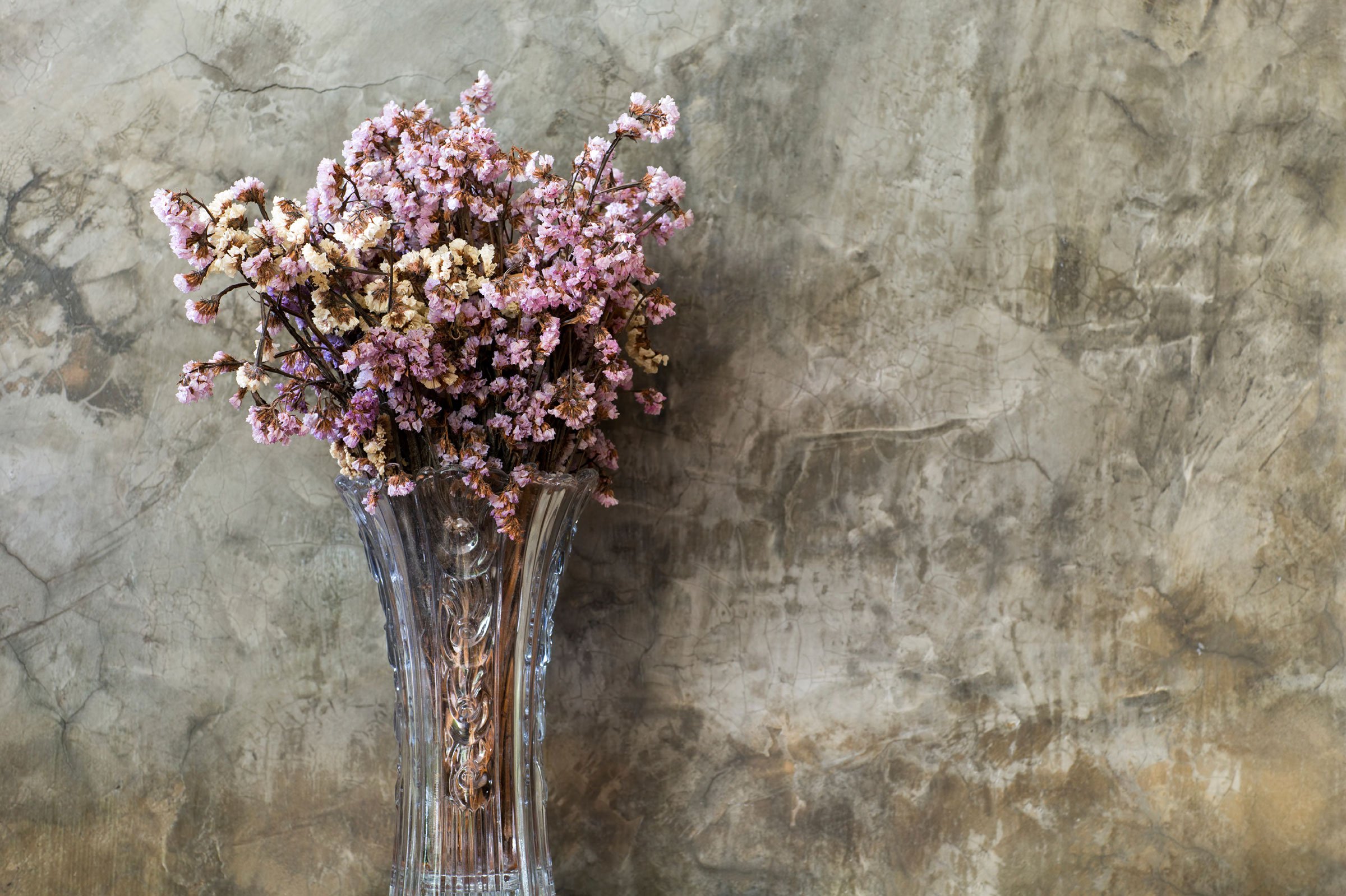 How to Dry Flowers: 5 Awesome Ways to Preserve a Bouquet | Reader's ...