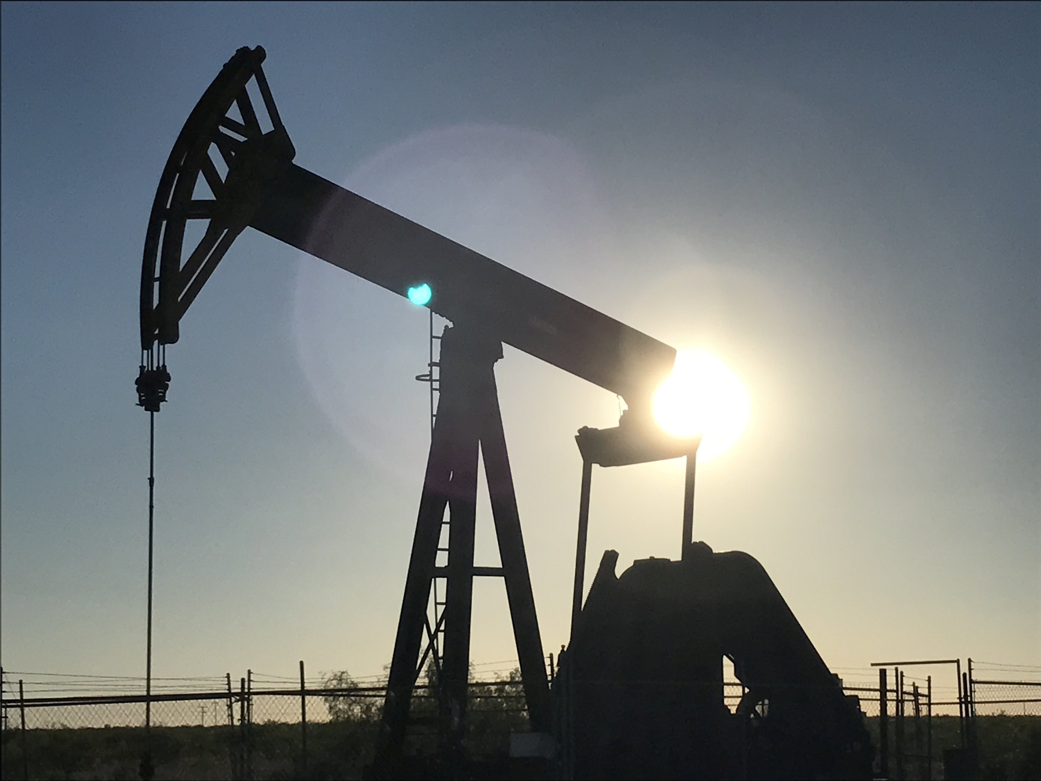 U.S. Oil-Rig Count Fell by Five in Latest Week - WSJ