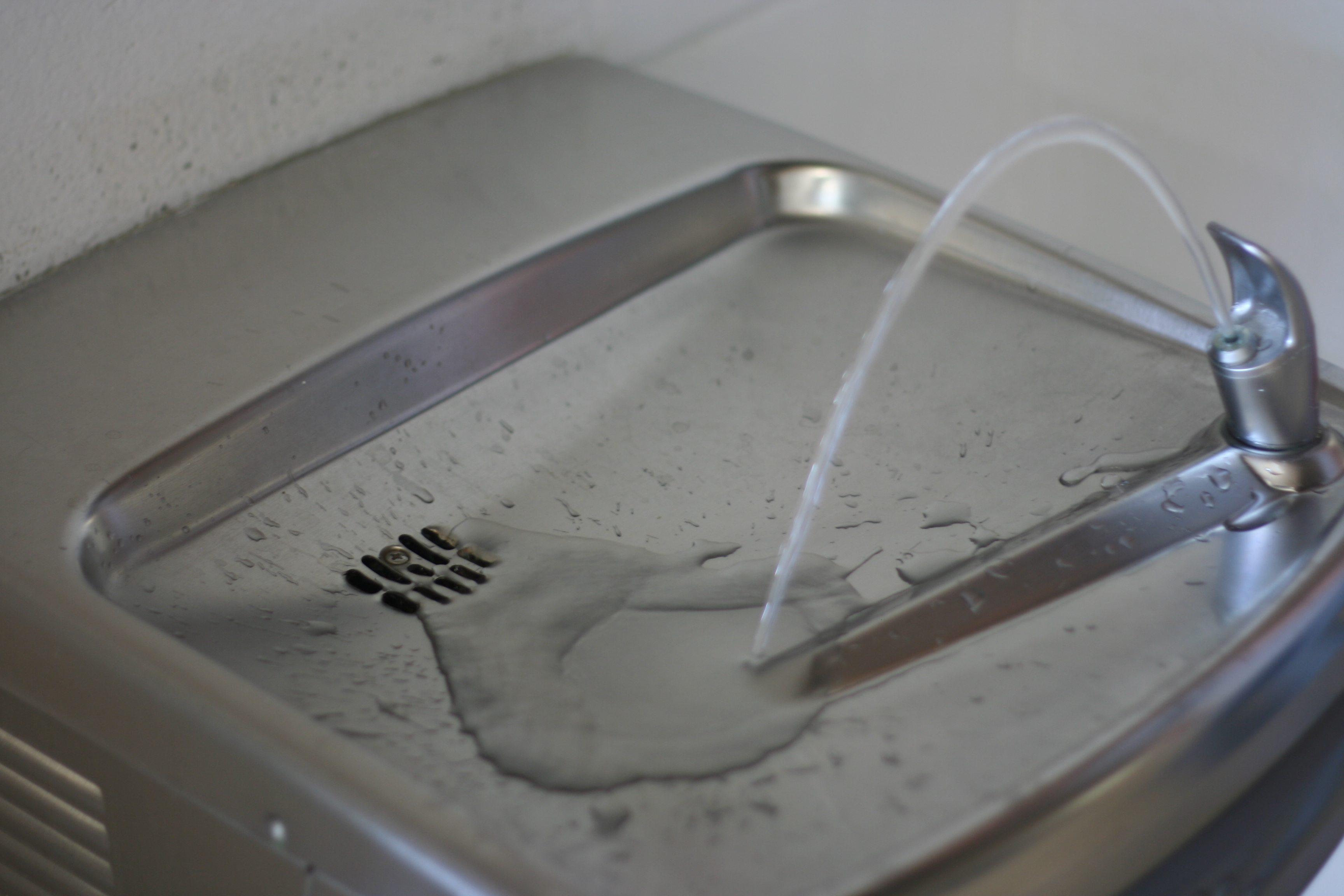 ALL SCHOOL WATER FOUNTAINS TO BE TESTED FOR LEAD - 98.7 The Coast WCZT