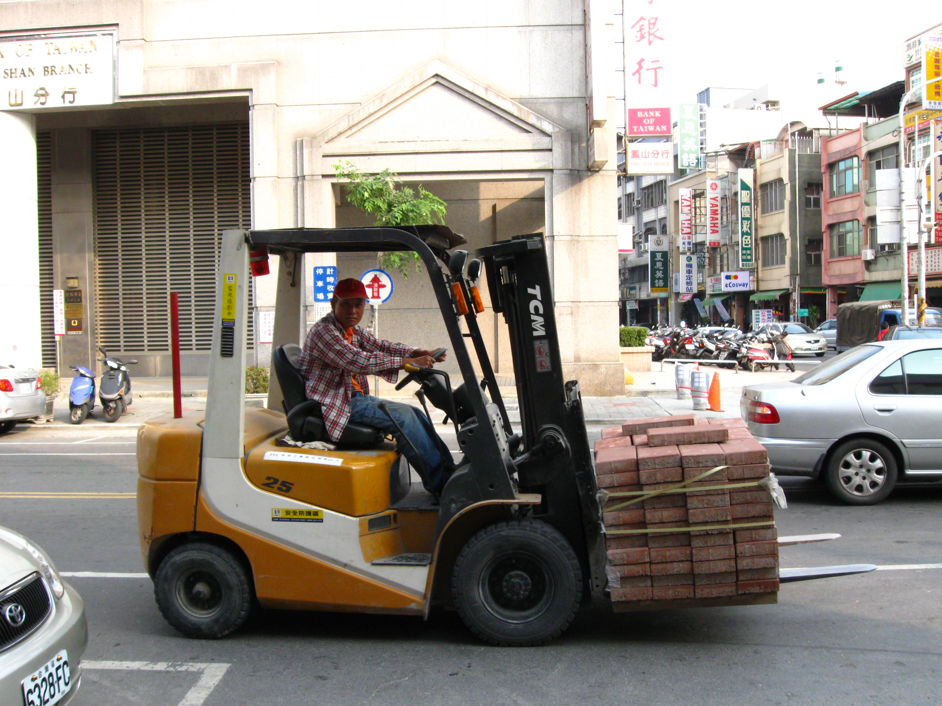 Driving a Forklift, Brick, Drive, Driver, Forklift, HQ Photo