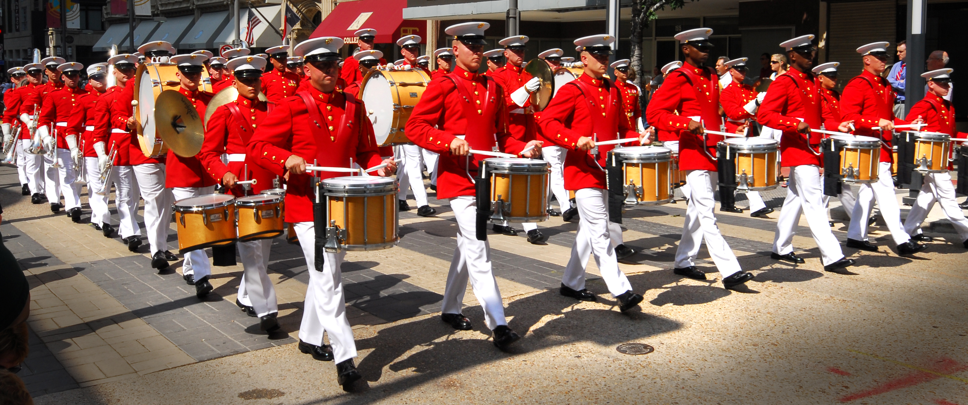 File:Marching band drummers in parade at Texas State Fair 2007.jpg ...