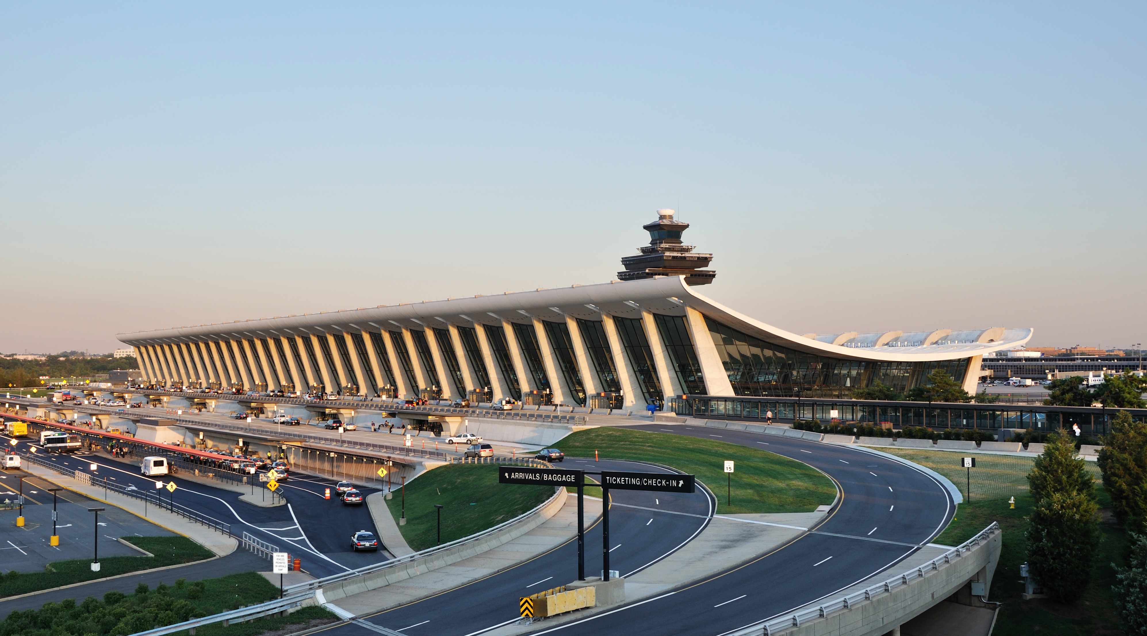 File:Washington Dulles International Airport.jpg - Wikimedia Commons