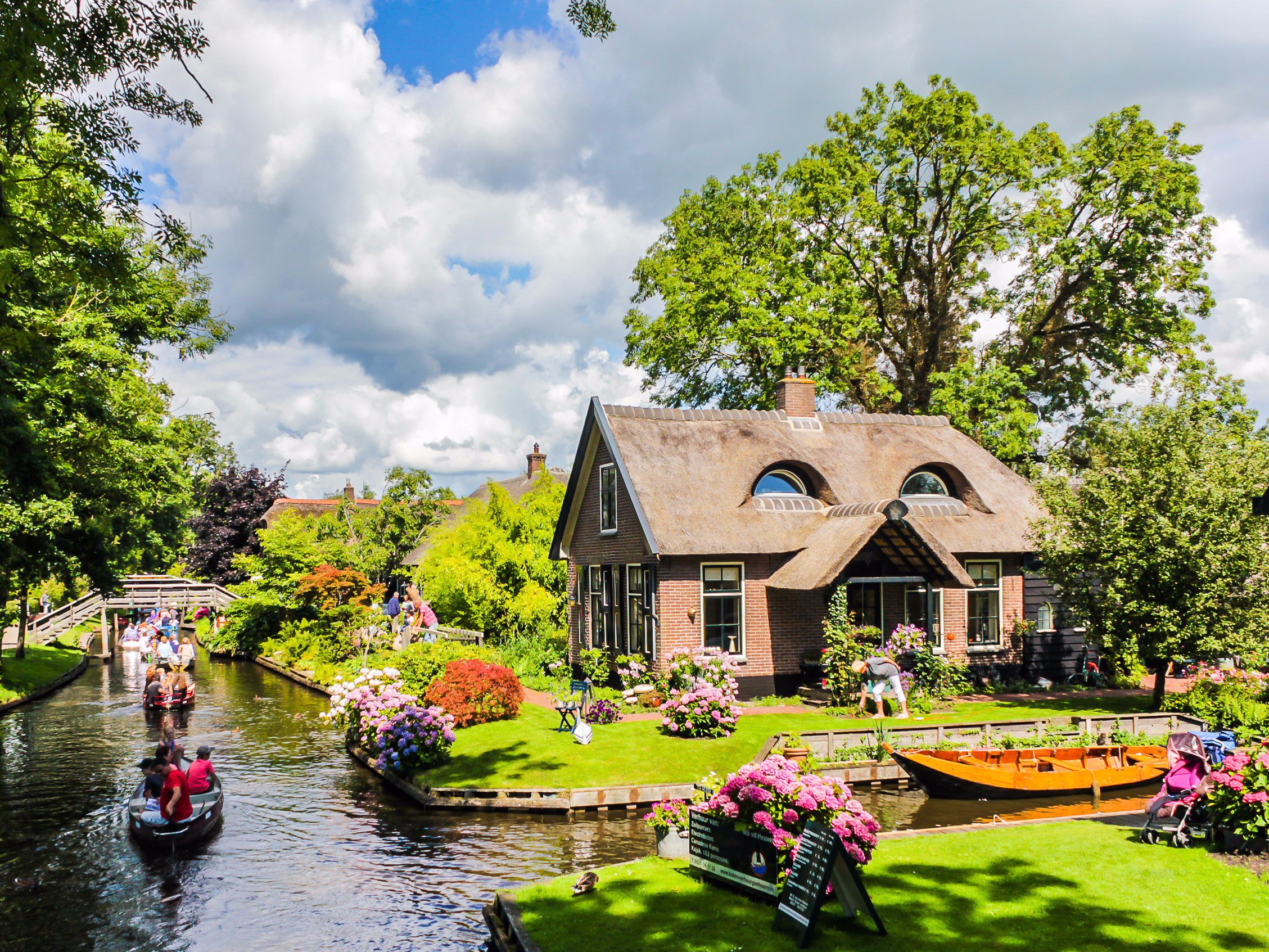 Giethoorn, Dutch village with no cars - Business Insider