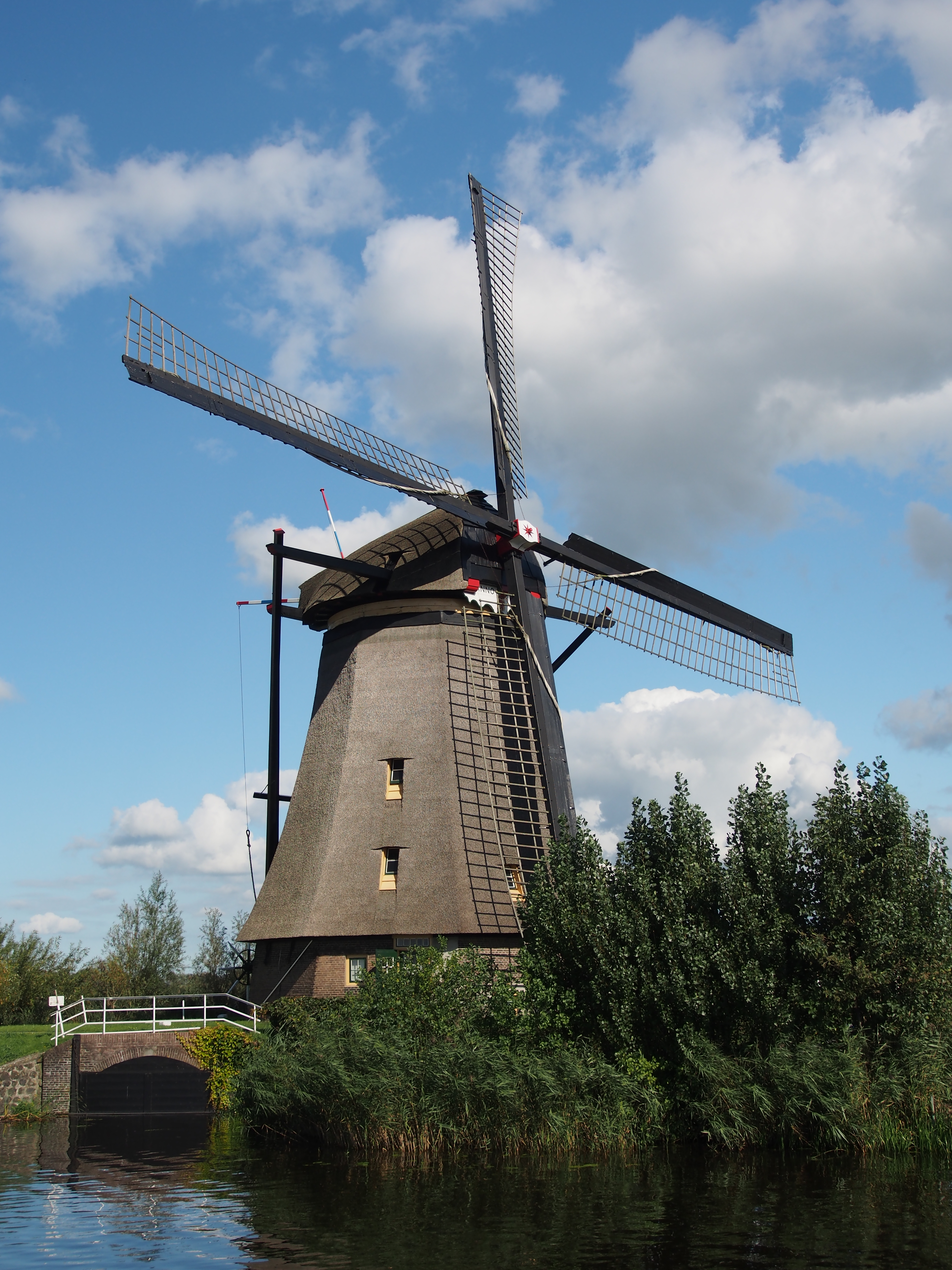 File:Dutch windmill at Kinderdijk pic49.JPG - Wikimedia Commons