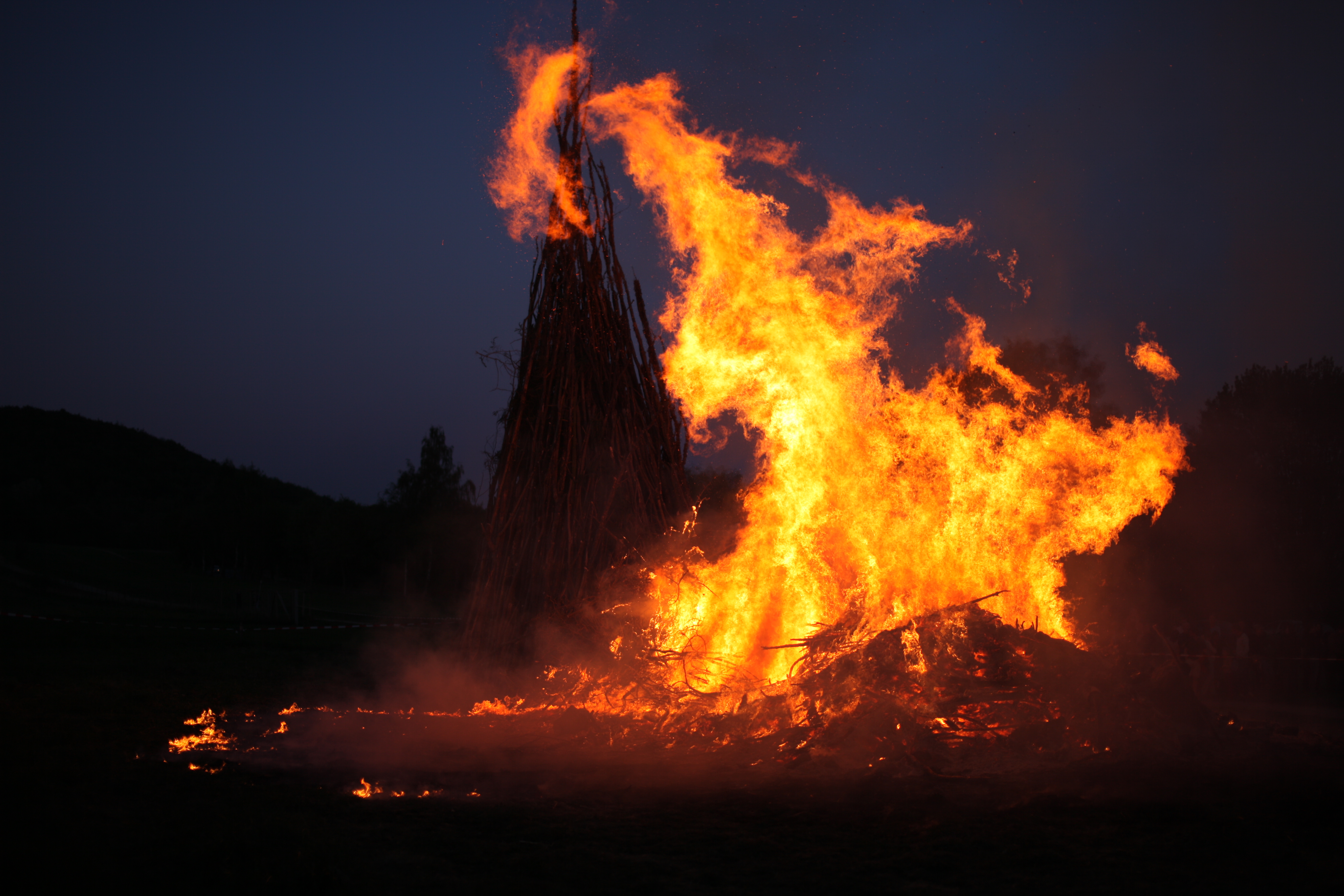 File:Easter Fire.JPG - Wikimedia Commons