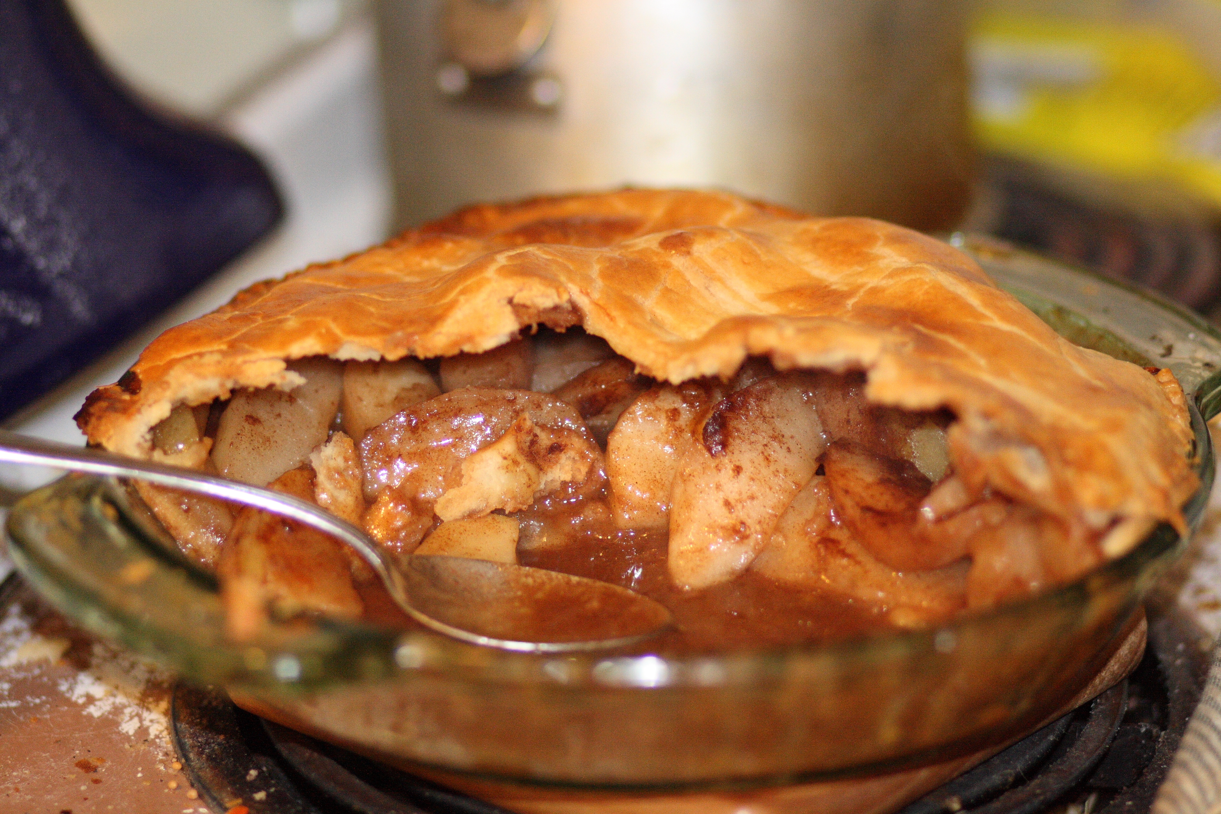 File:Partly eaten apple pie.jpg - Wikimedia Commons