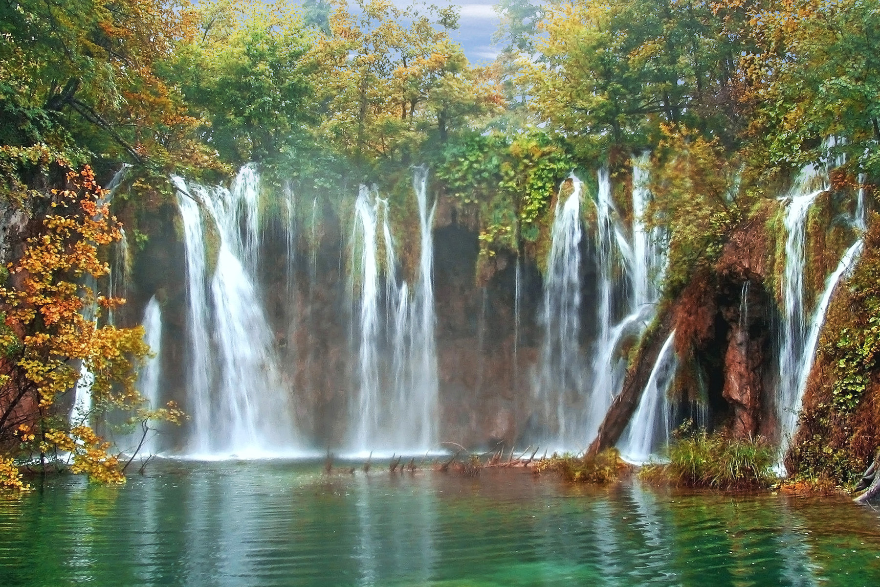 Красивые движущиеся картинки. Водопад Джур-Джур в Крыму. Водопад анимация. Анимационные водопады. Анимация природа.