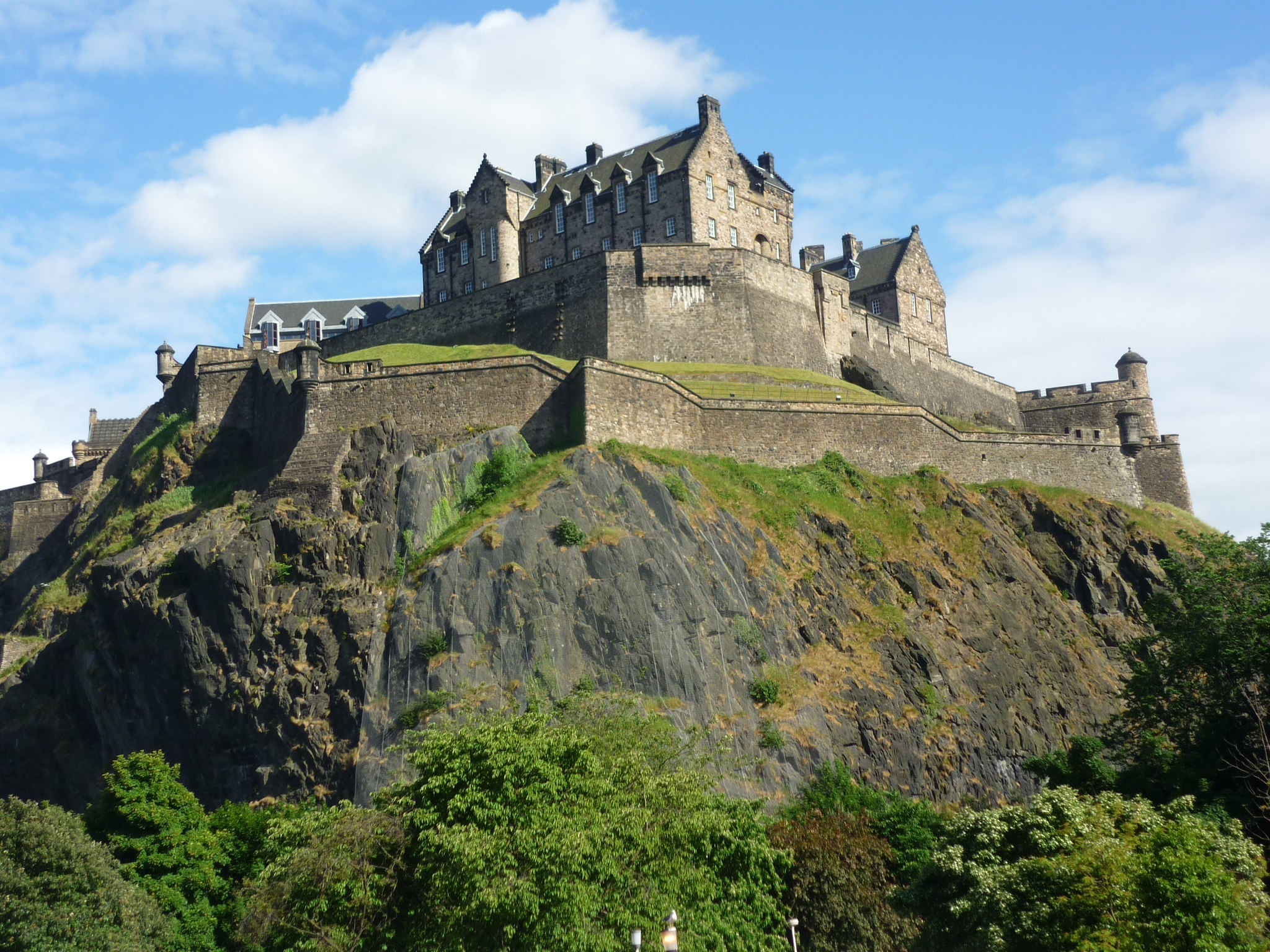 Edinburgh Castle - Travel and SportTravel and Sport
