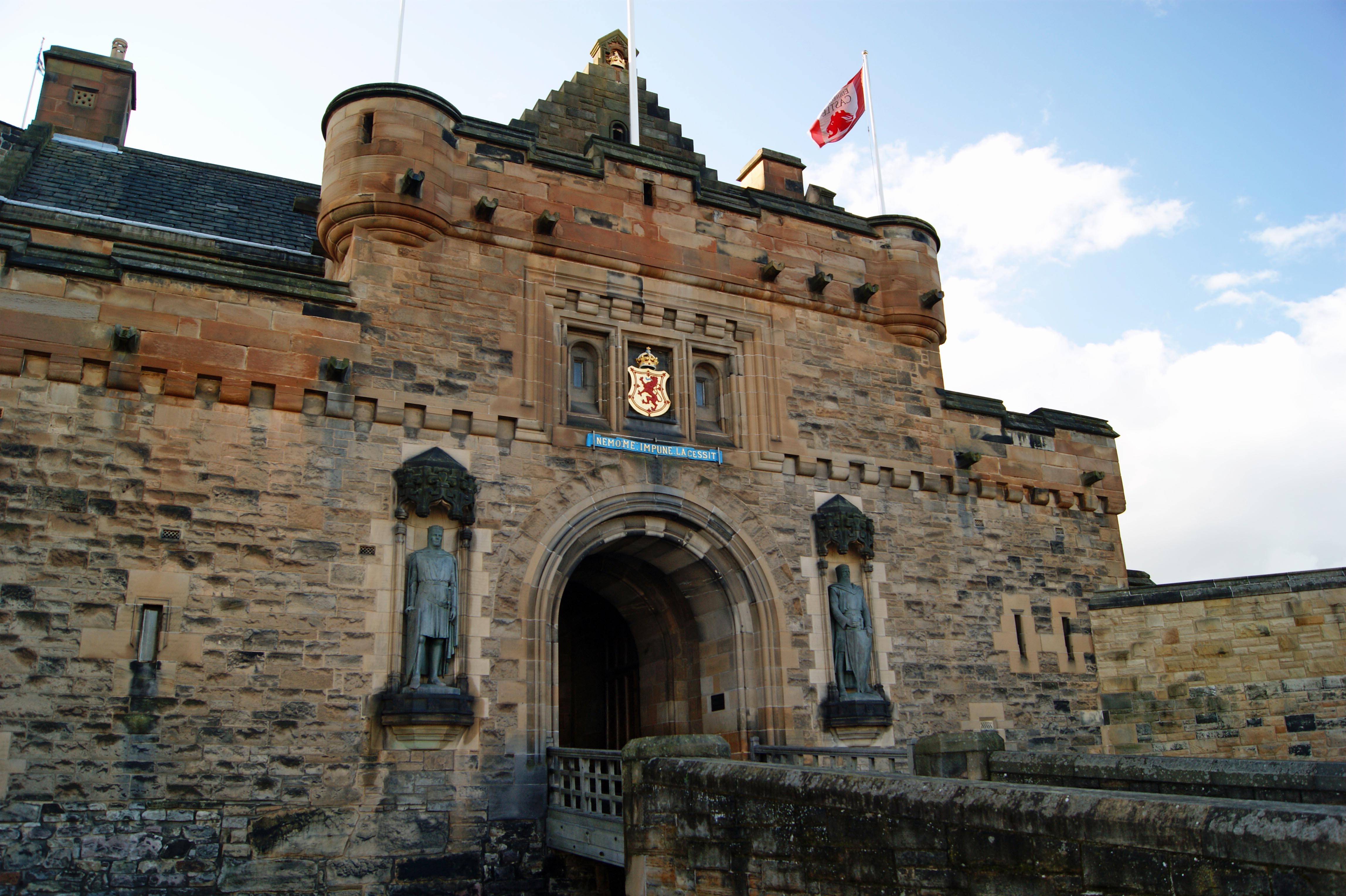 Edinburgh Castle | Scottish Borders and Lothians | Castles, Forts ...
