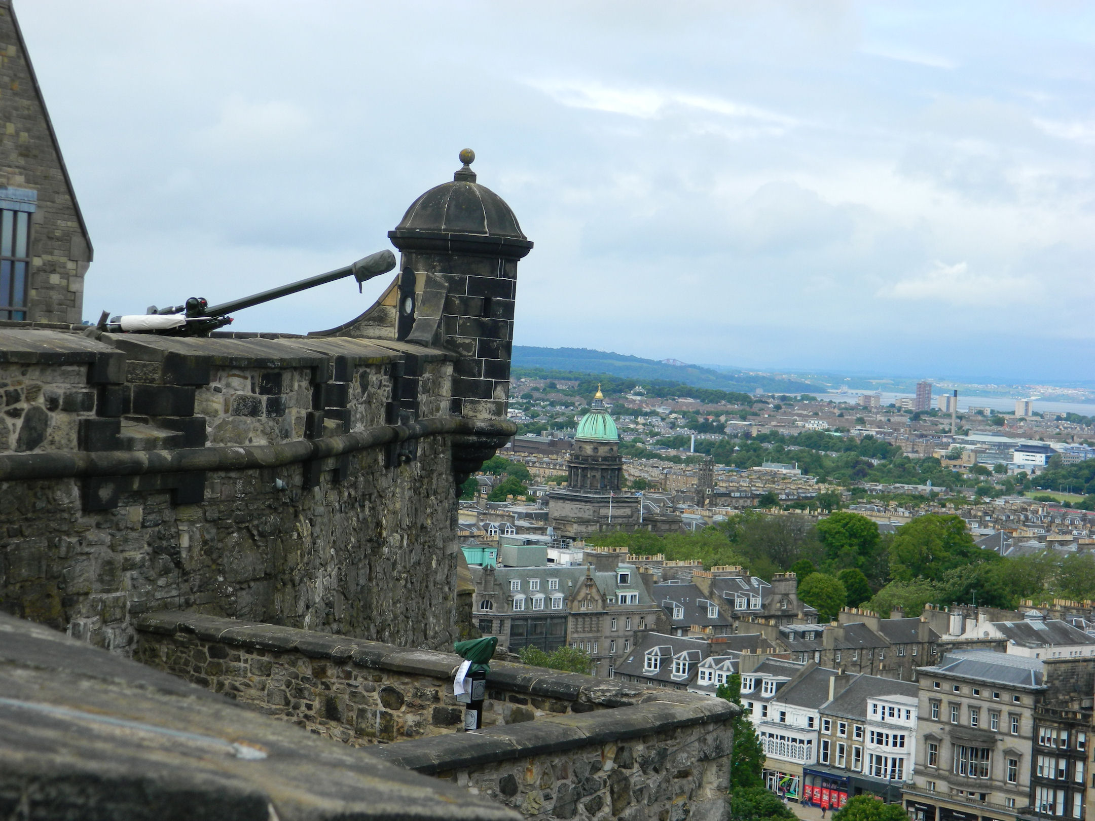 Edinburgh's Majestic Castle: 'What do you Mean It's Straight Up?!' |