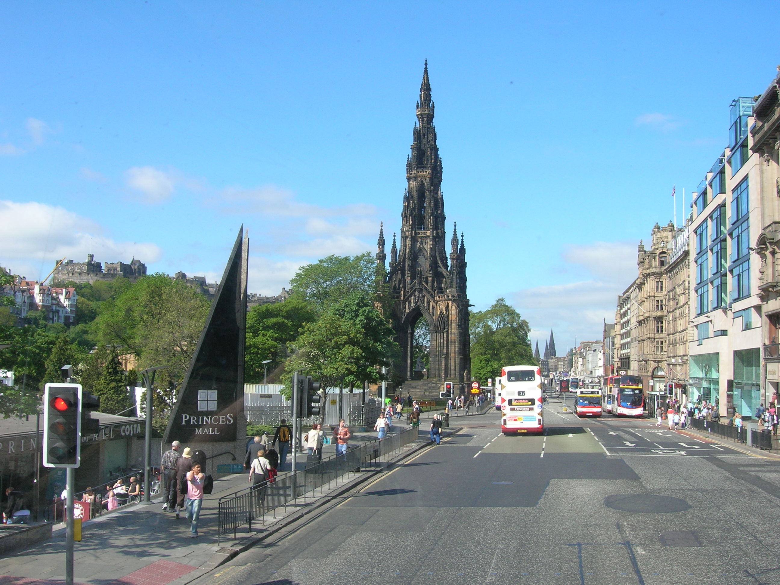 File:Princes Street, Edinburgh, 3 June 2006.jpg - Wikimedia Commons