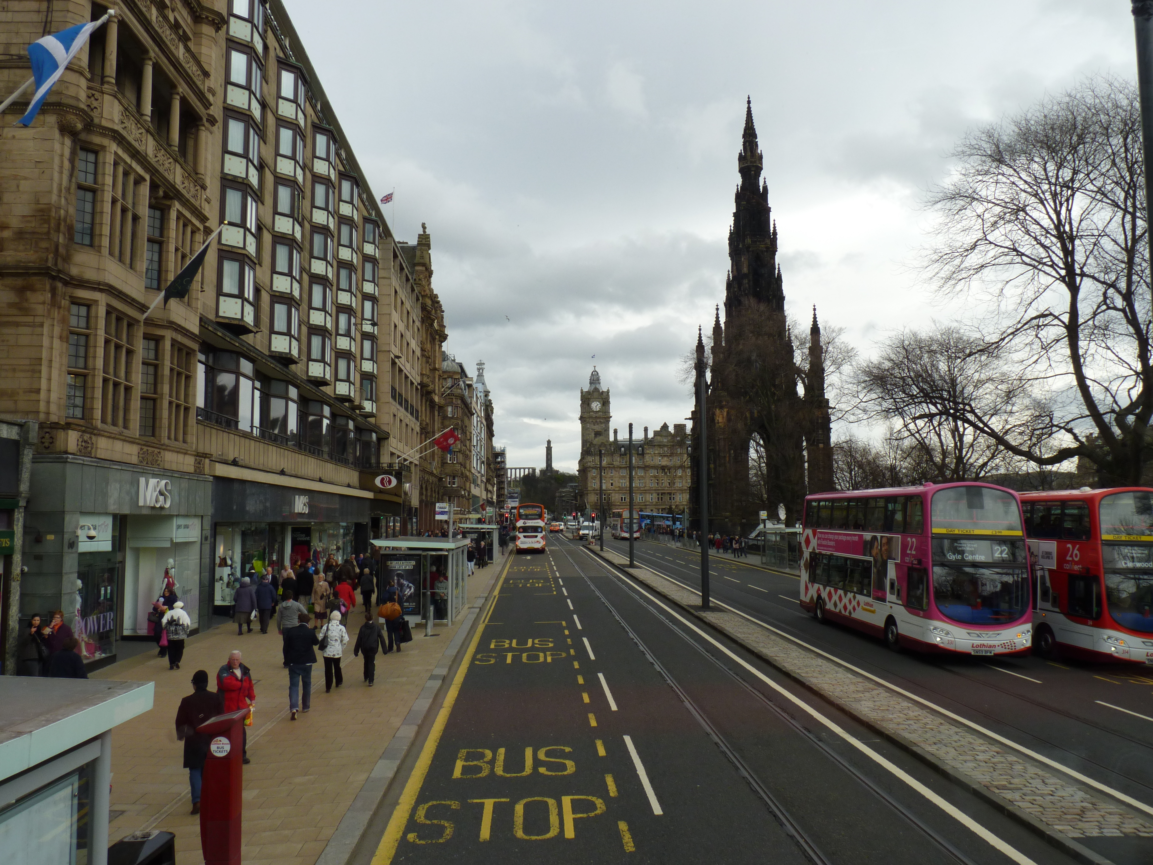 File:Edinburgh Princes Street April 2010.jpg - Wikimedia Commons