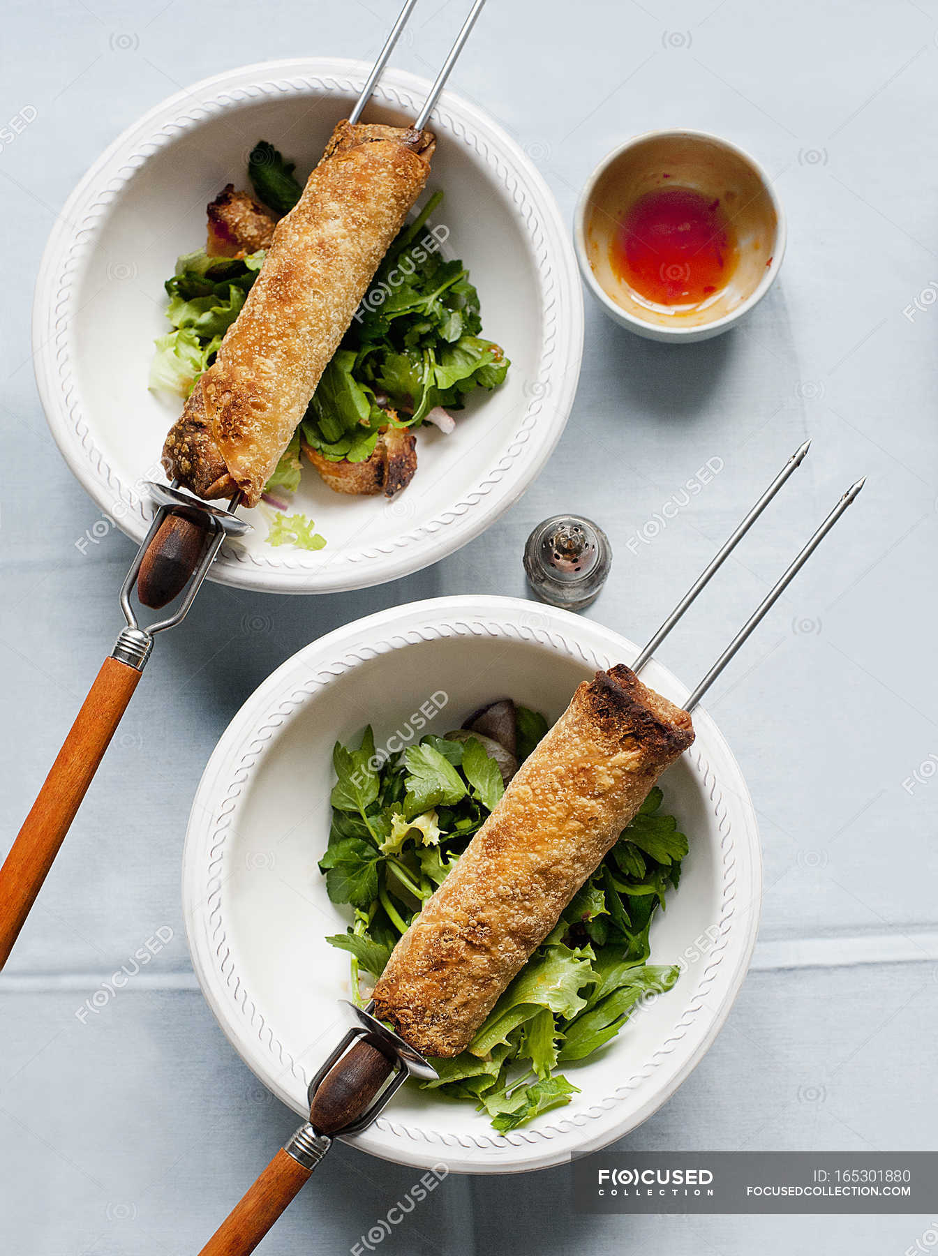 Egg rolls with mixed salads — Stock Photo | #165301880