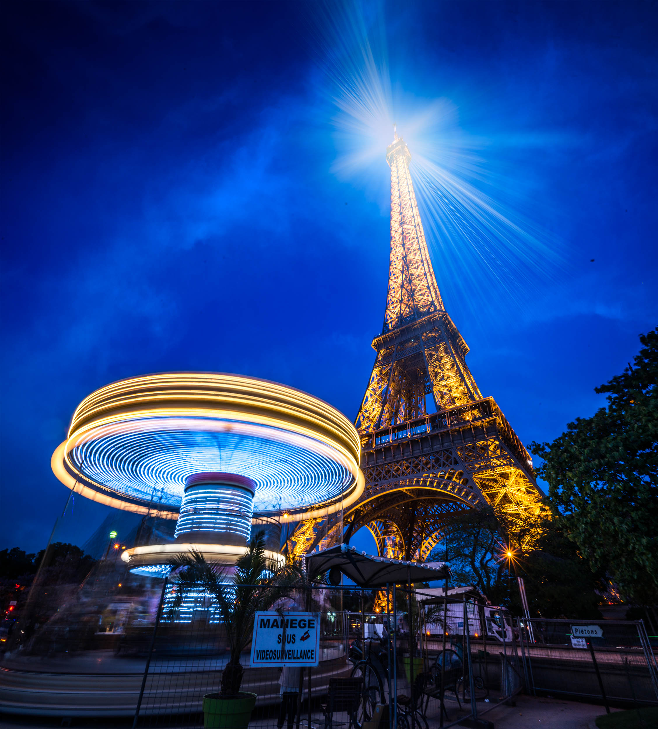 Blog | The carousel of the Eiffel Tower
