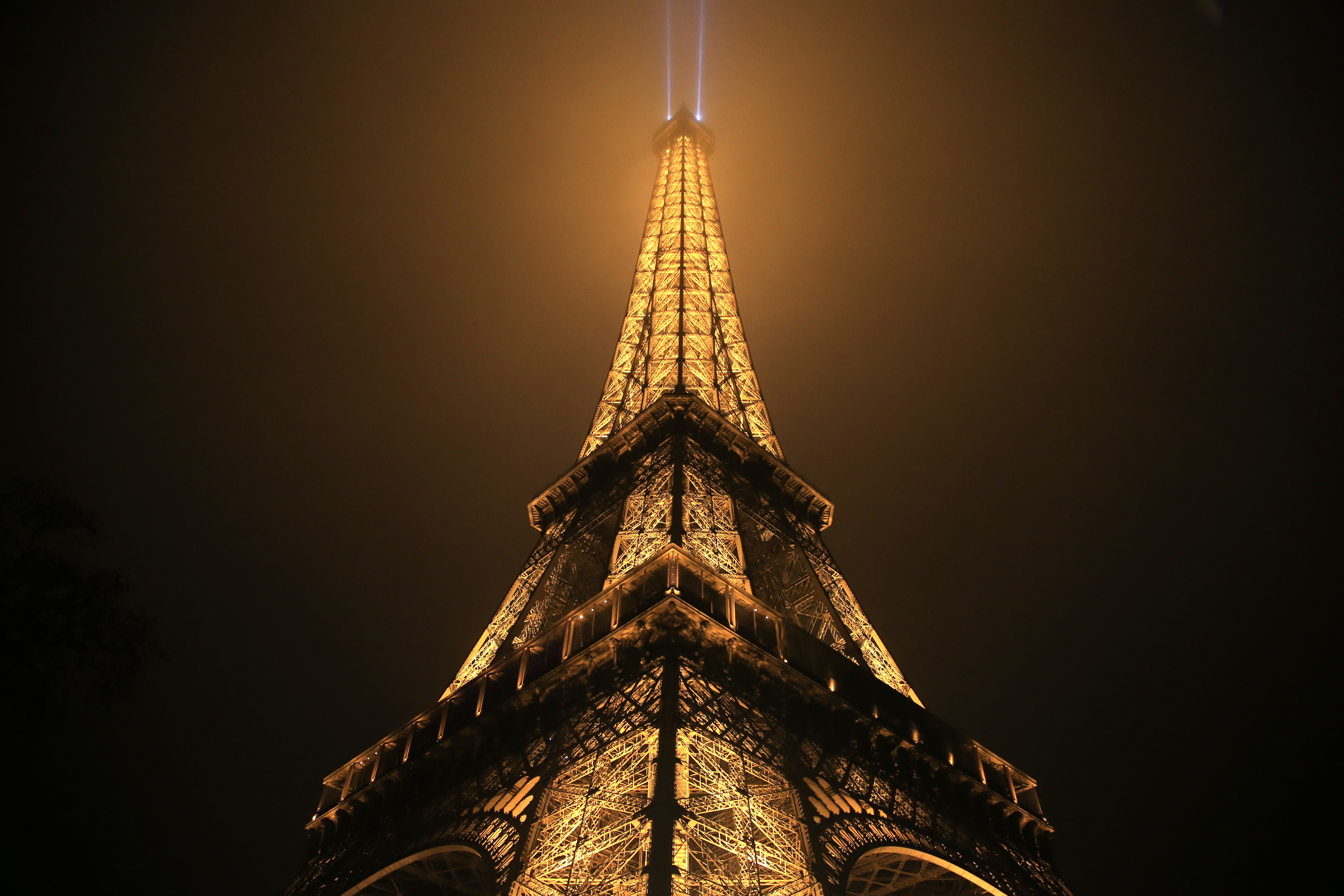 Banned! Taking pictures of the Eiffel Tower at night – POLITICO