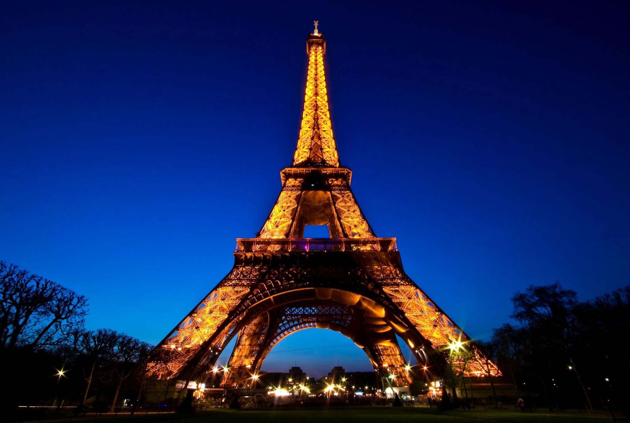 Eiffel Tower in Paris, France : Layover Guide
