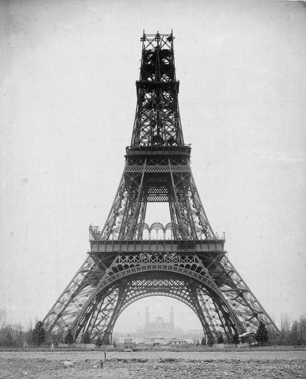 Eiffel Tower under construction, 1887-1889