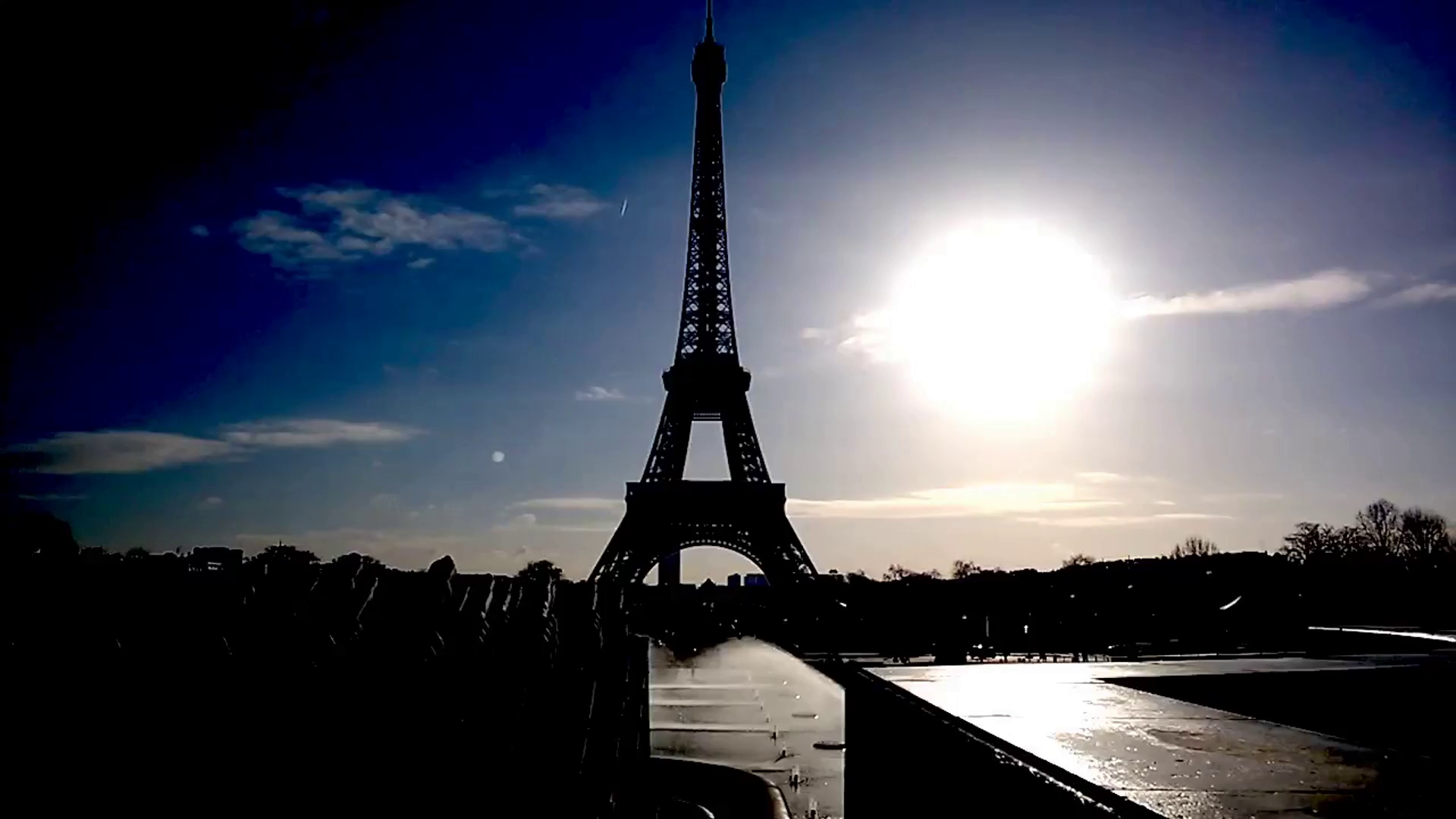street cinamgraph loop Eiffel tower Paris winter sun halo Stock ...
