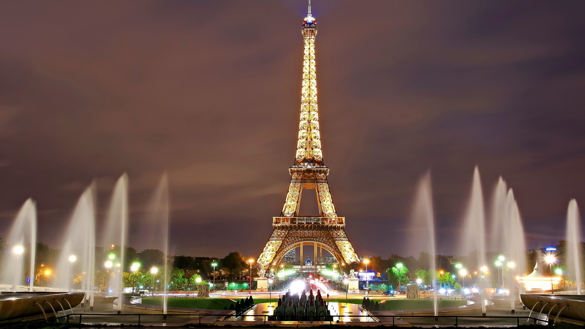 Eiffel Tower And Fountains Free Stock Photo - Public Domain Pictures