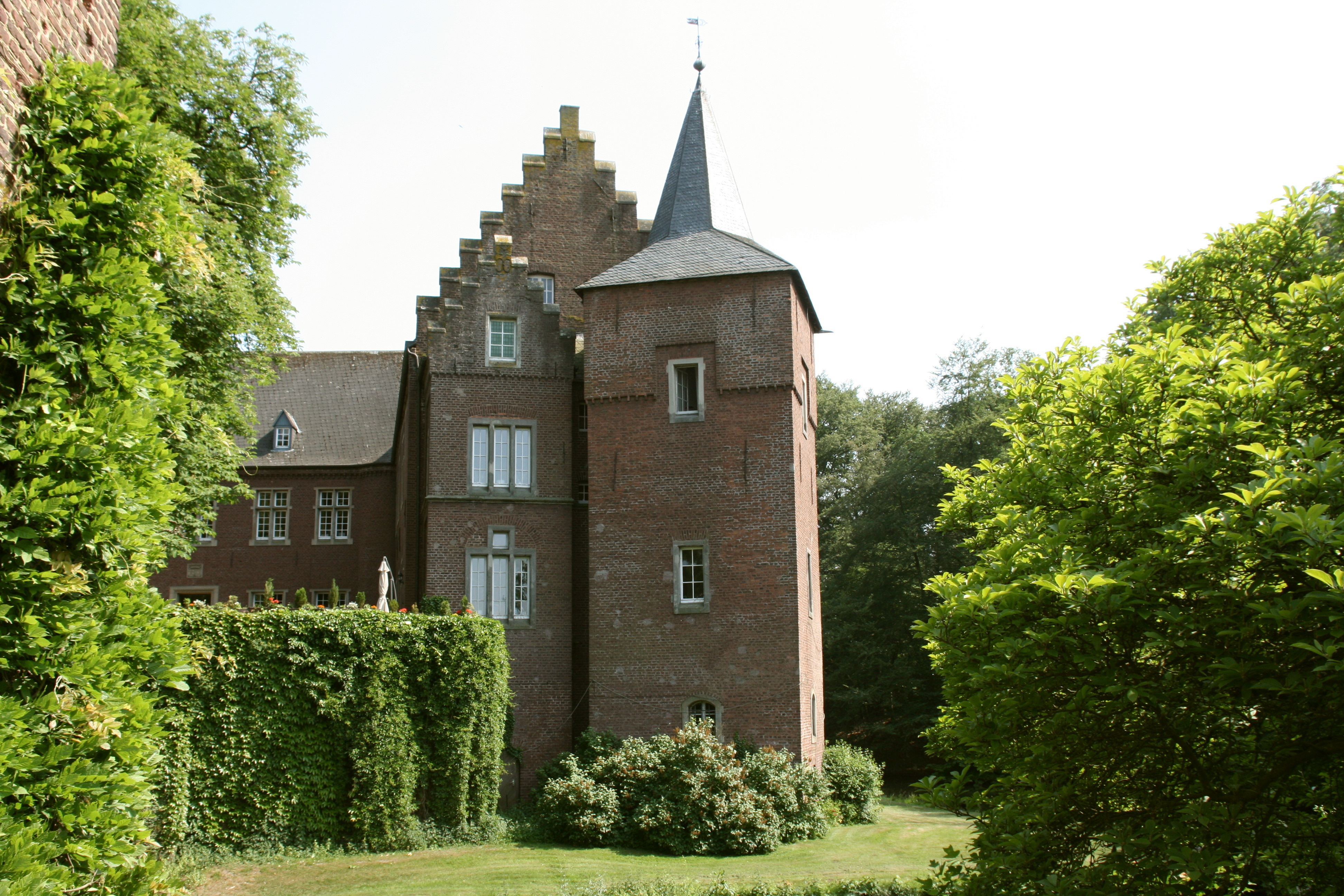 File:Wassenberg - Elsumer Weg - Schloss Elsum 03 ies.jpg - Wikimedia ...