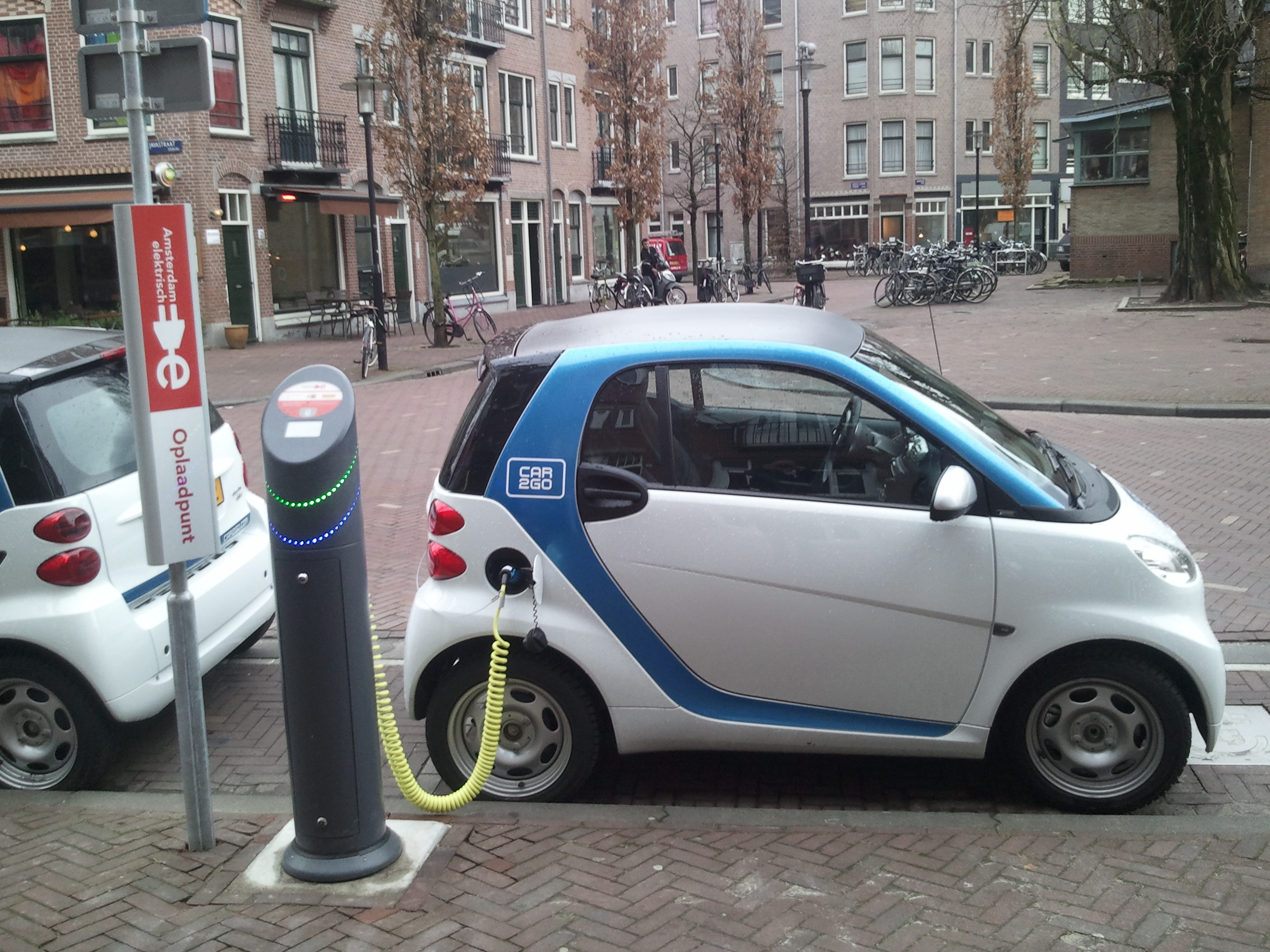 File:Electric car charging Amsterdam.jpg - Wikimedia Commons