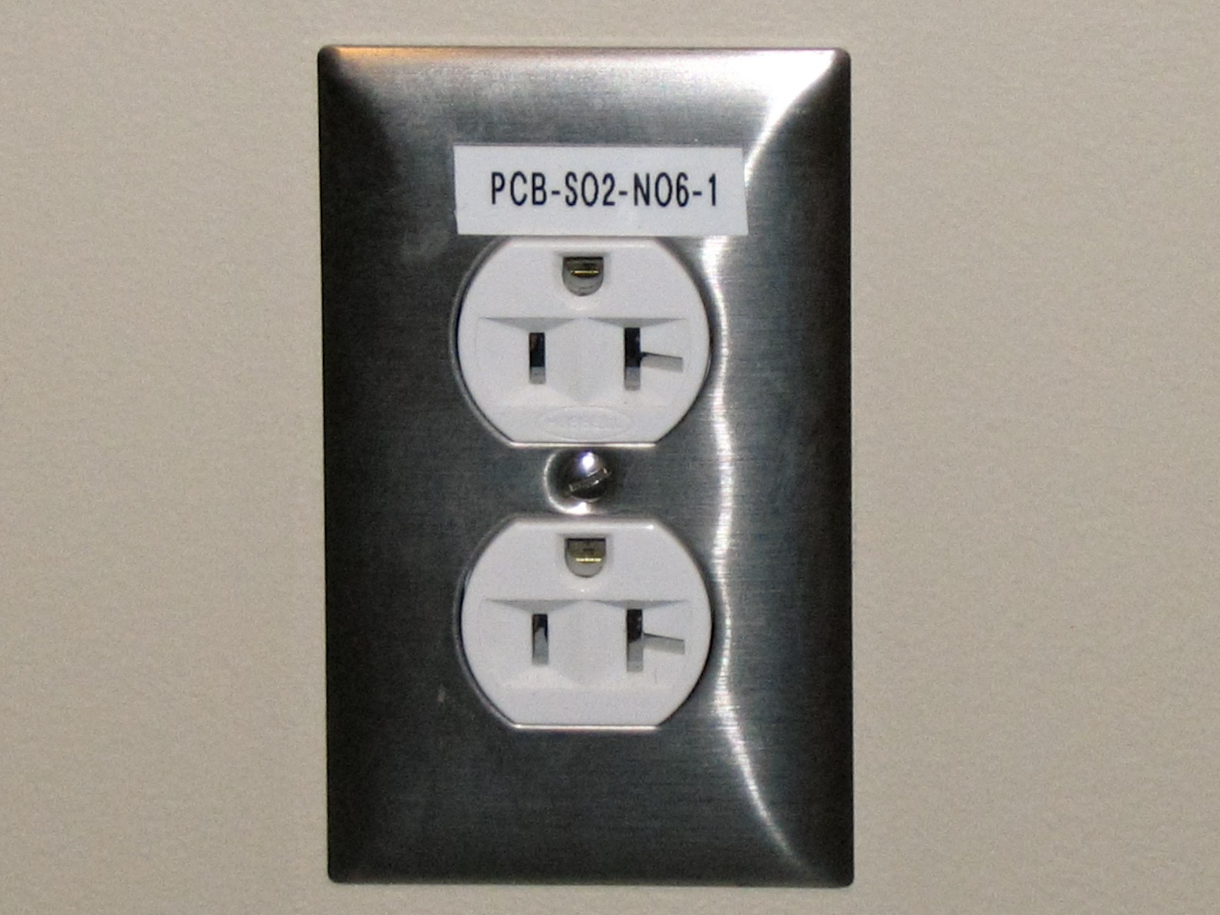 File:Electrical outlet with label.jpg - Wikimedia Commons