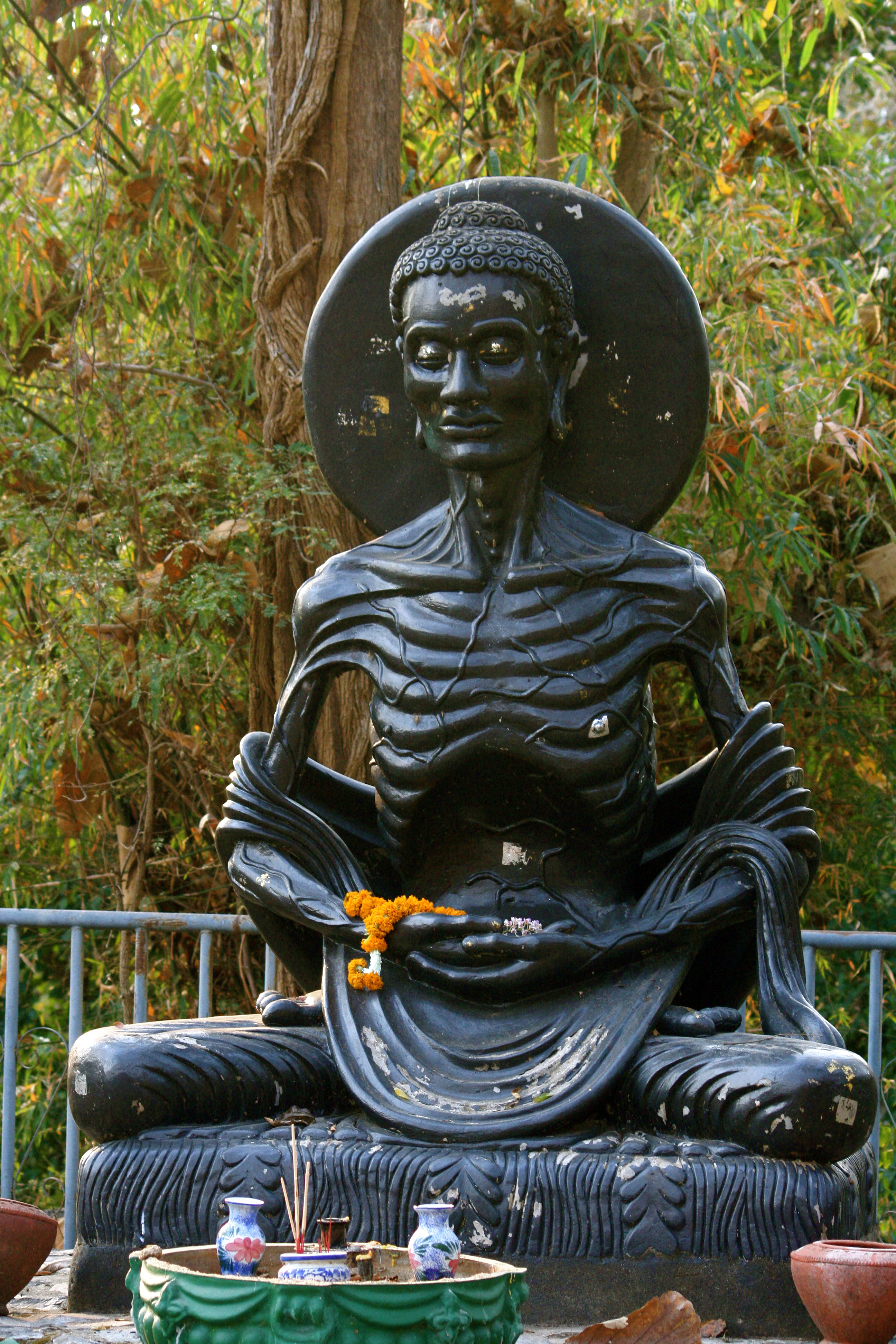 File:Emaciated Siddhartha Fasting Gautama Buddha.jpg - Wikimedia Commons